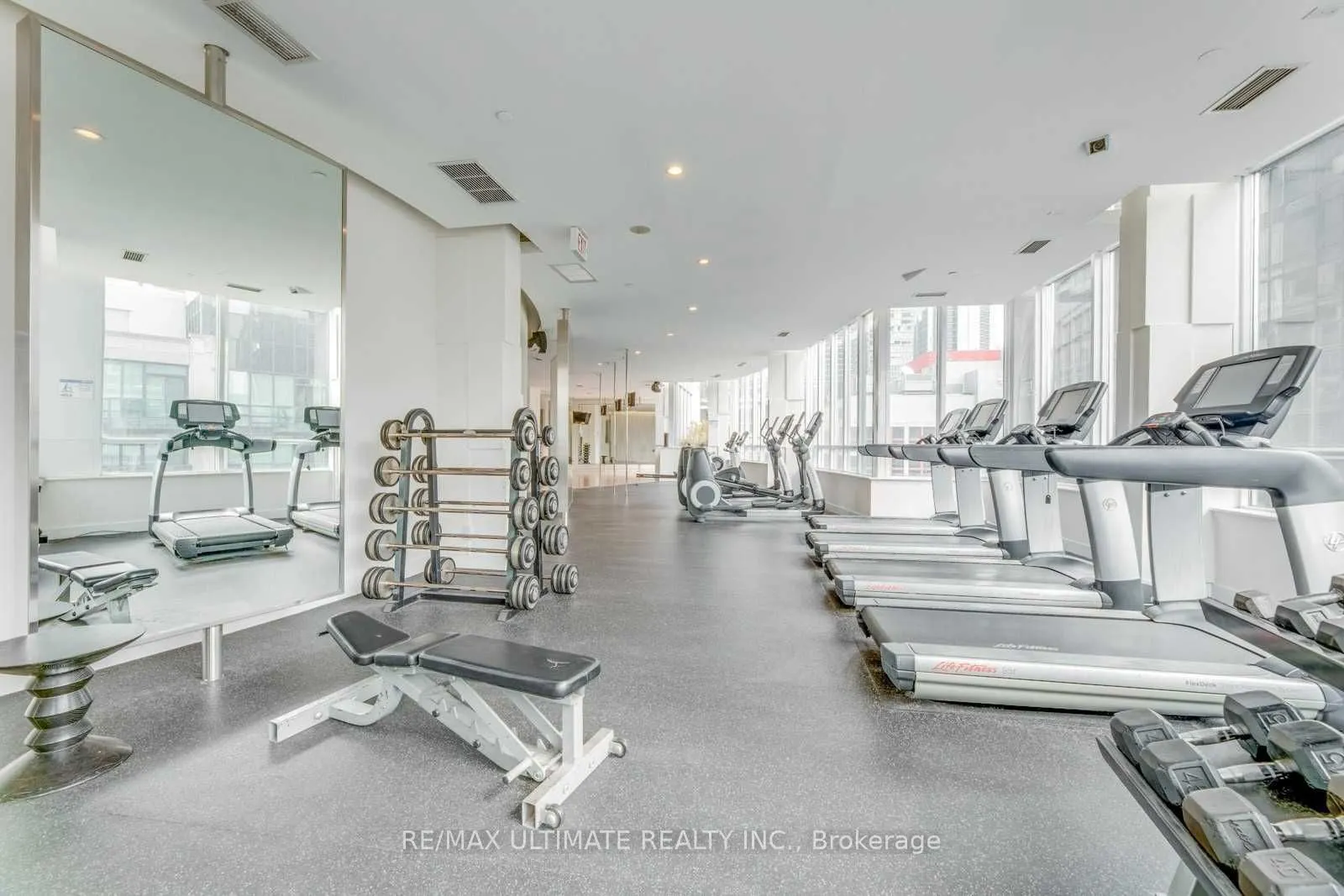 270 Wellington Street W, #222