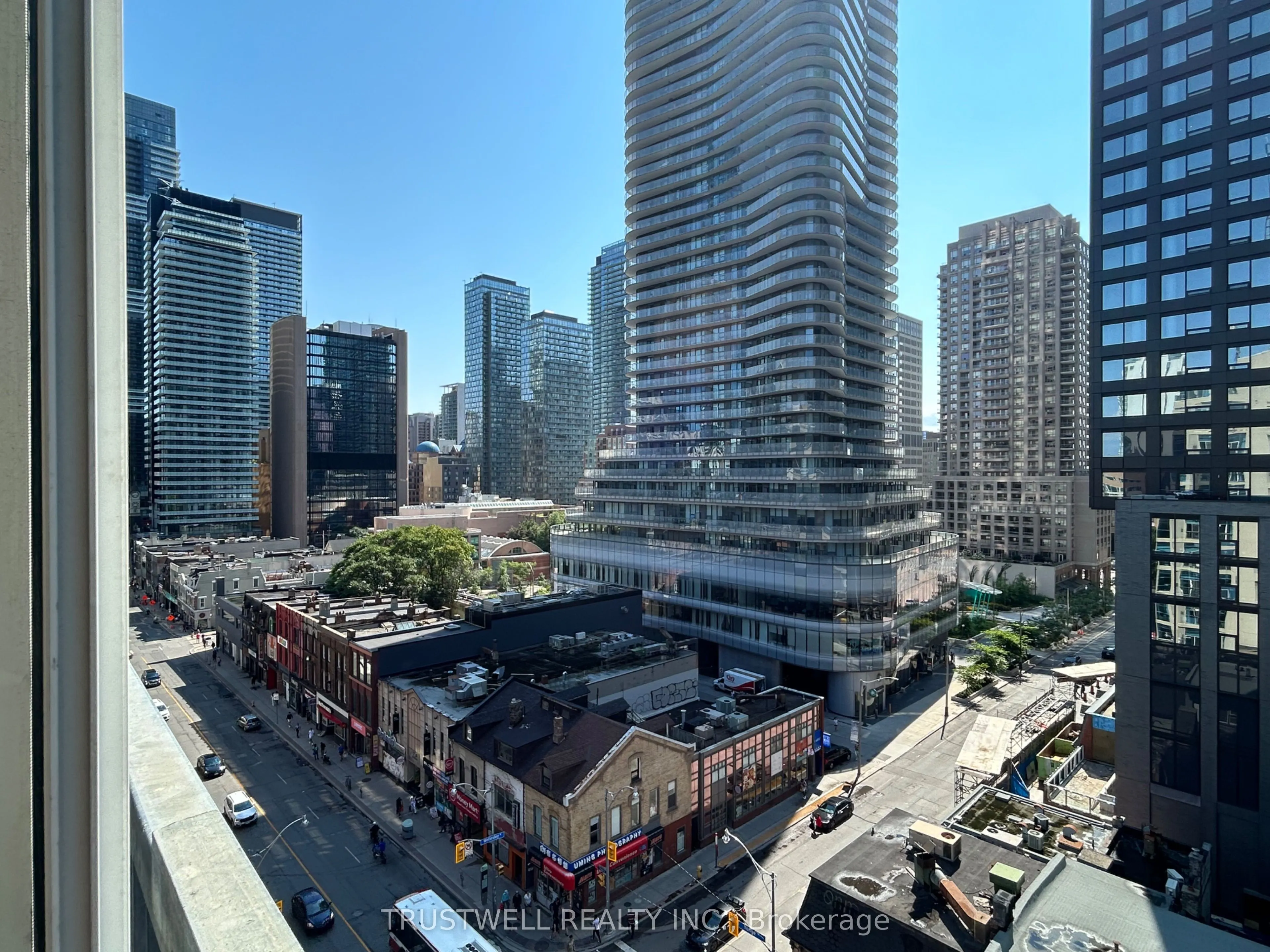 8 Wellesley Street E, #909