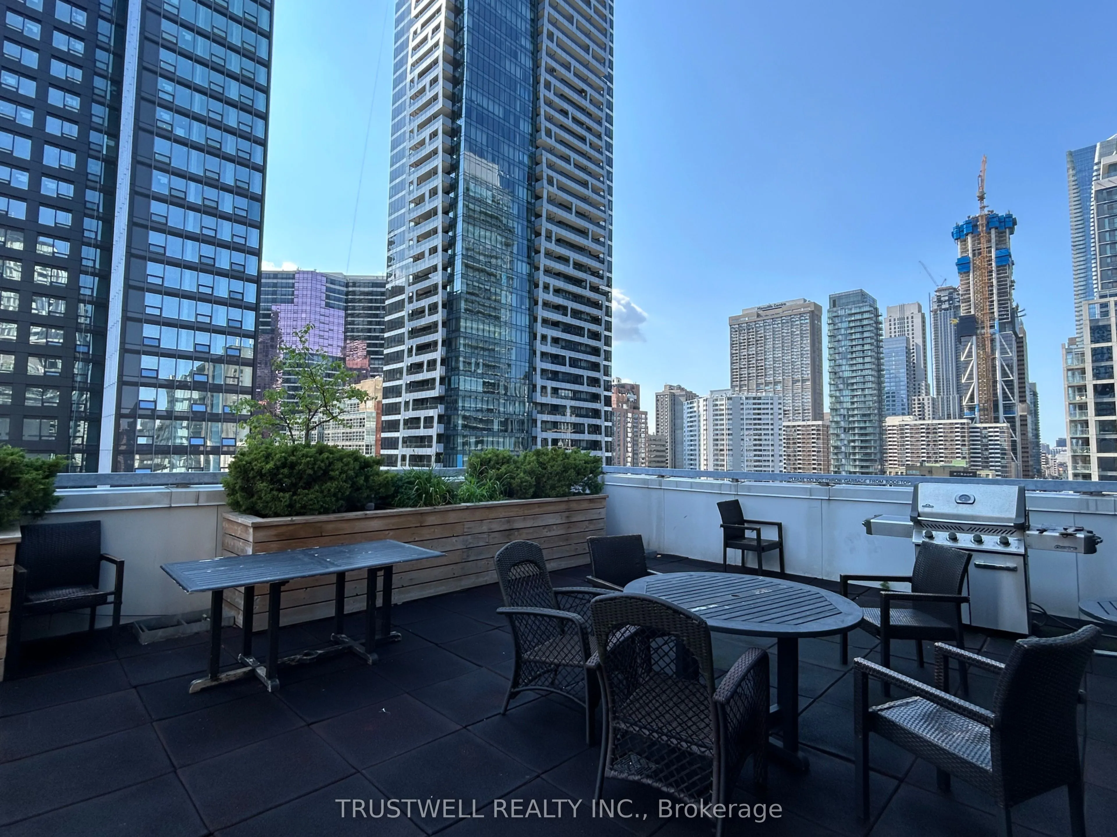 8 Wellesley Street E, #909