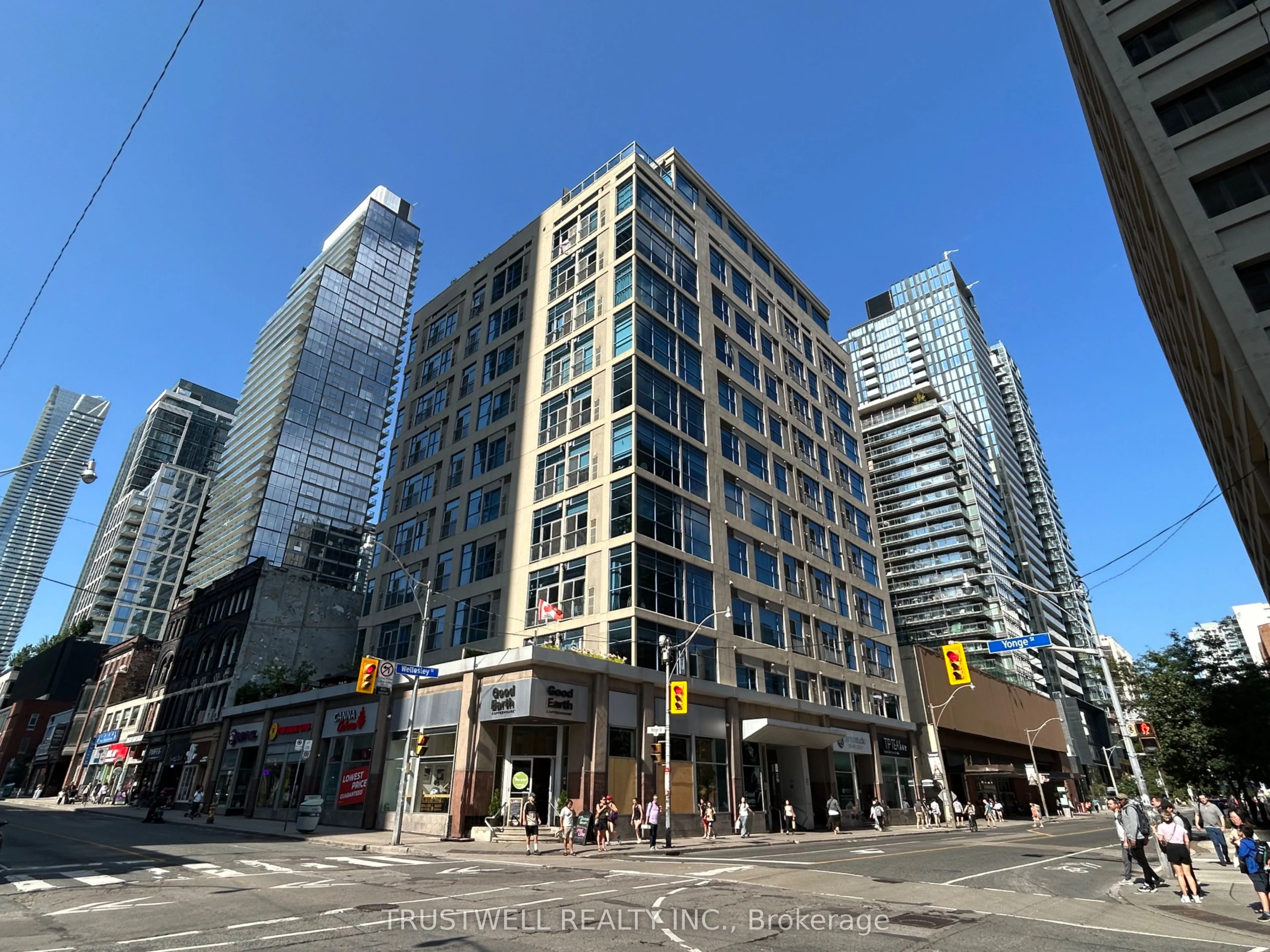 8 Wellesley Street E, #909
