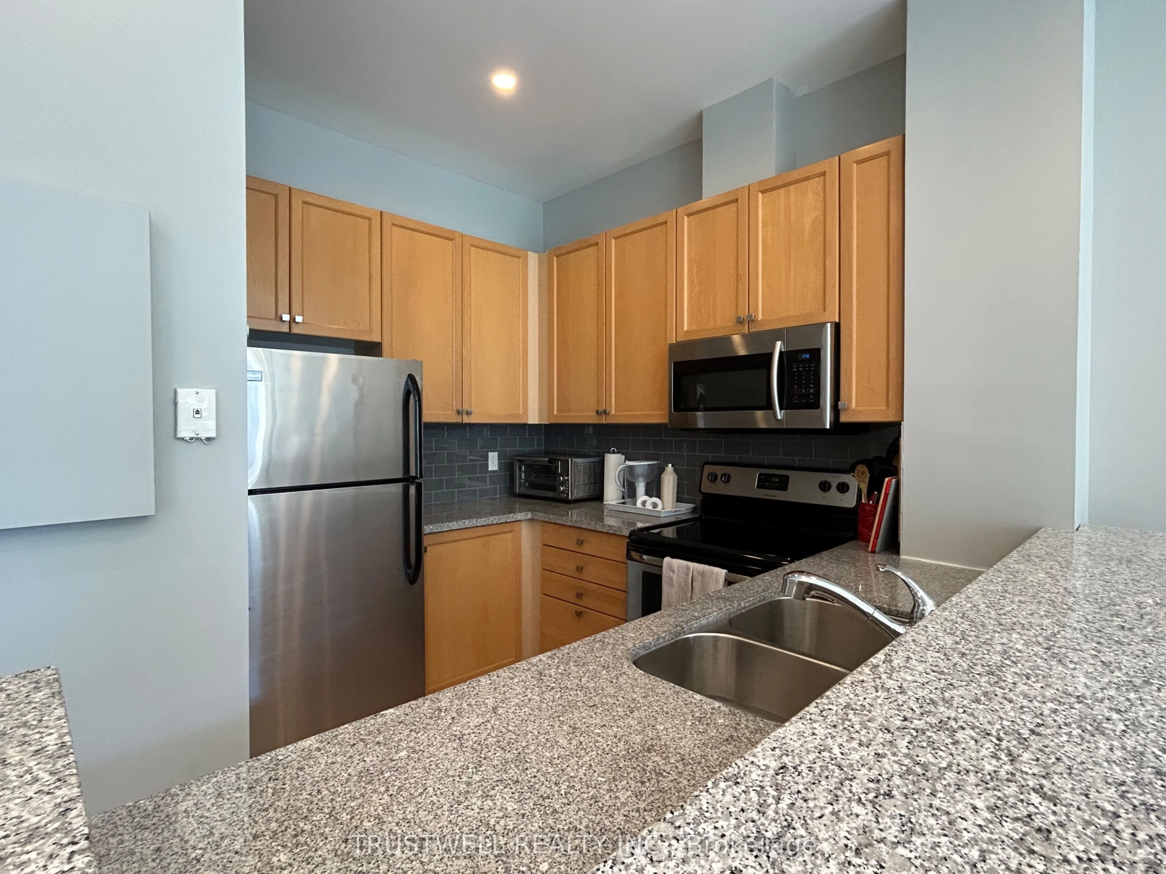 8 Wellesley Street E, #909