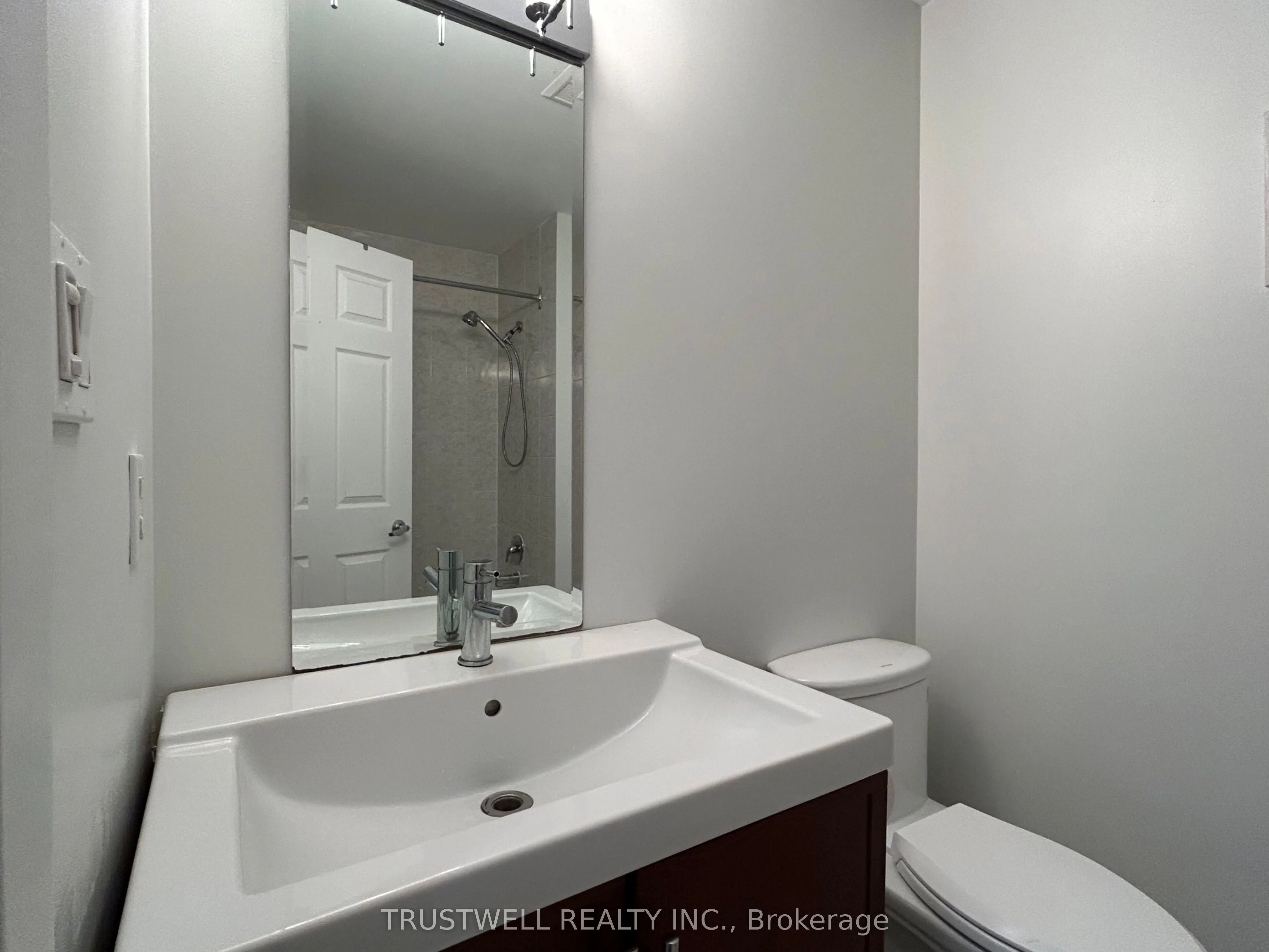 8 Wellesley Street E, #909