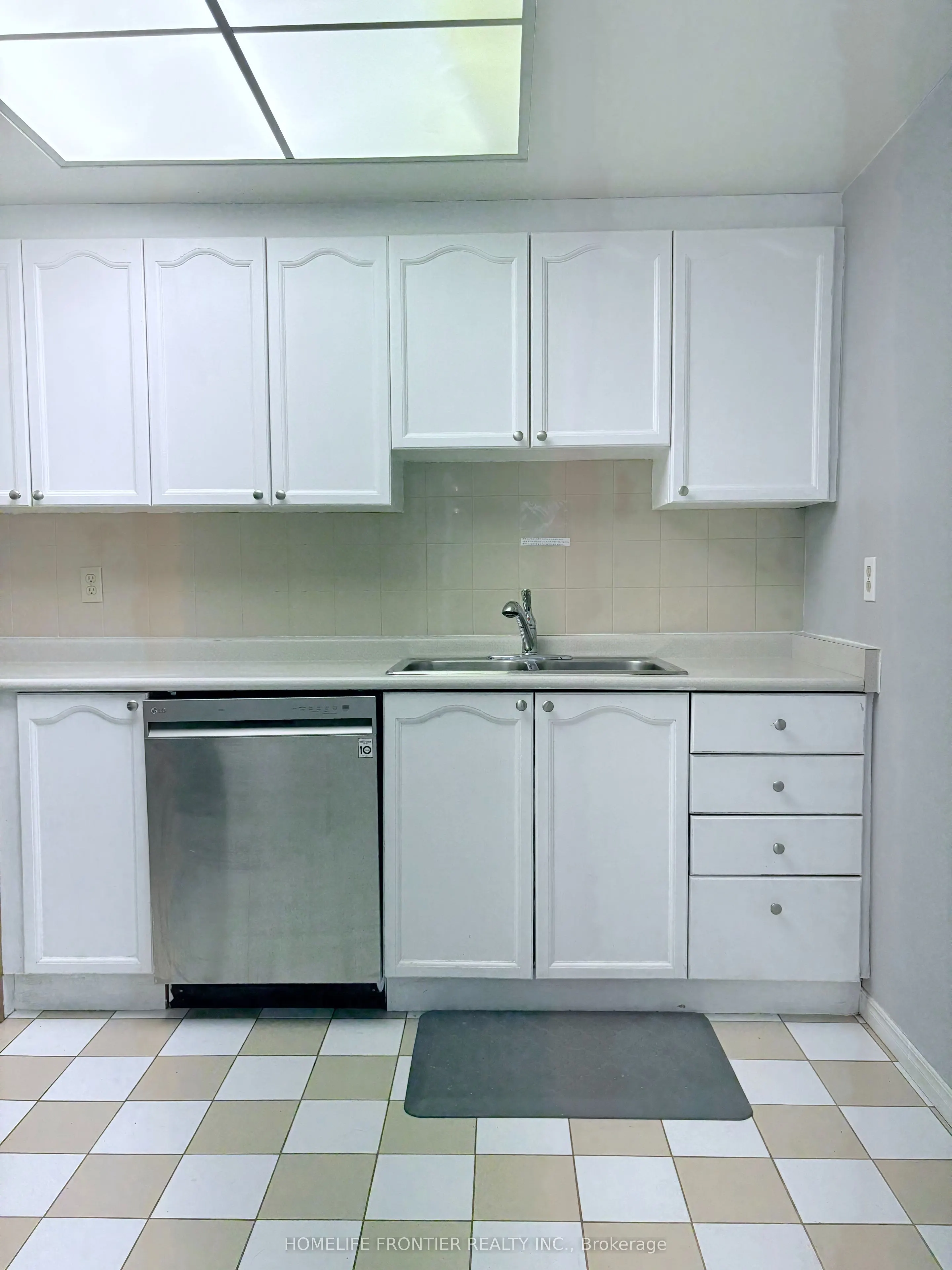 7 Bishop Avenue, #618