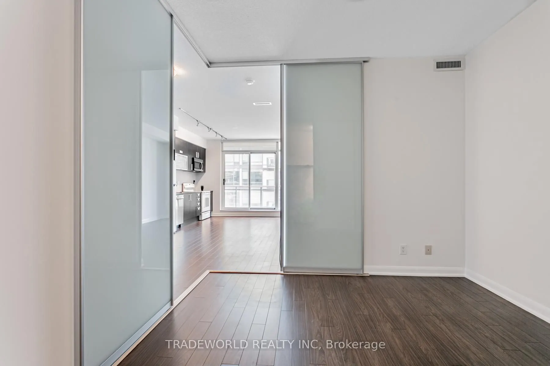 205 Frederick Street, #909
