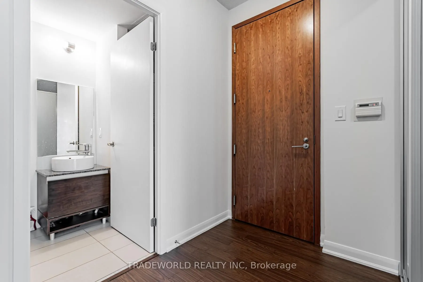 205 Frederick Street, #909