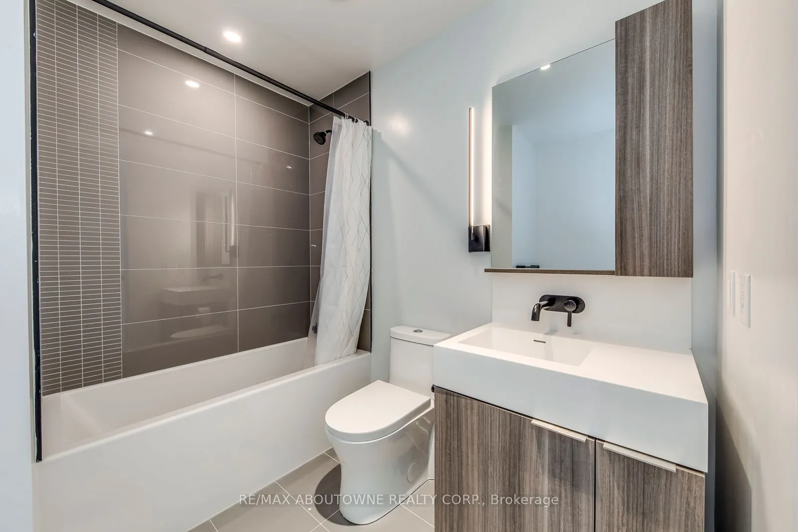 117 broadway Avenue, #1012