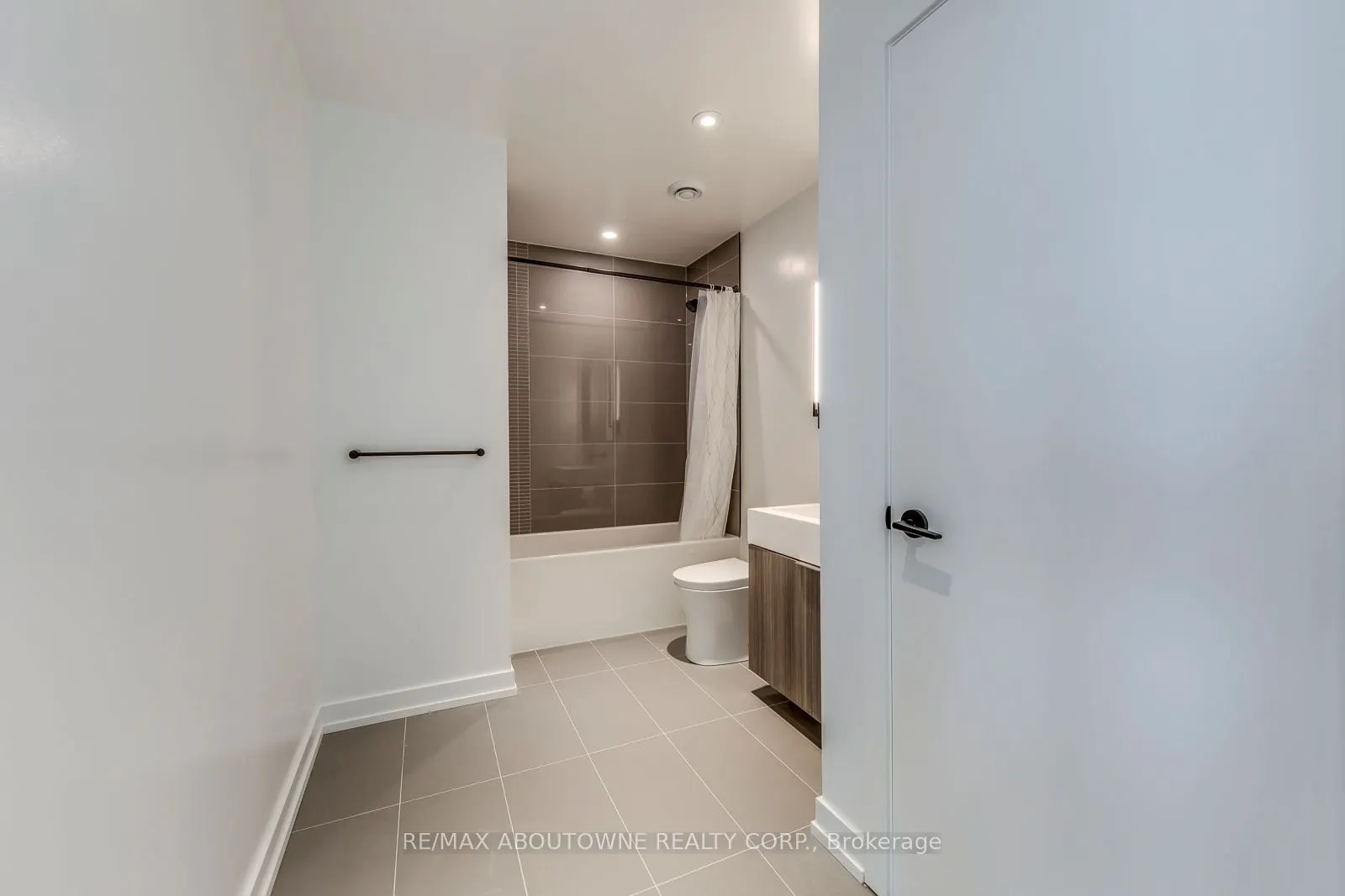 117 broadway Avenue, #1012