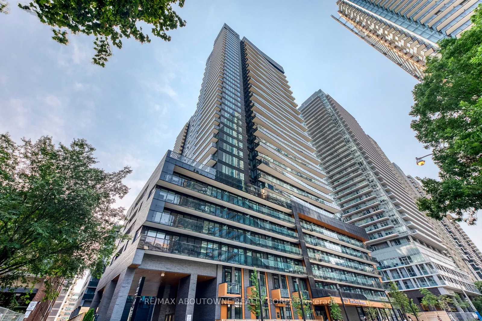 117 broadway Avenue, #1012