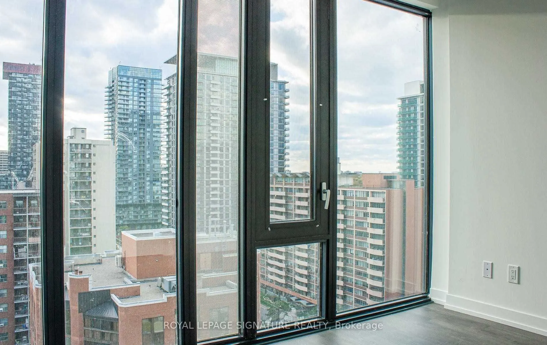 161 Roehampton Avenue, #1612