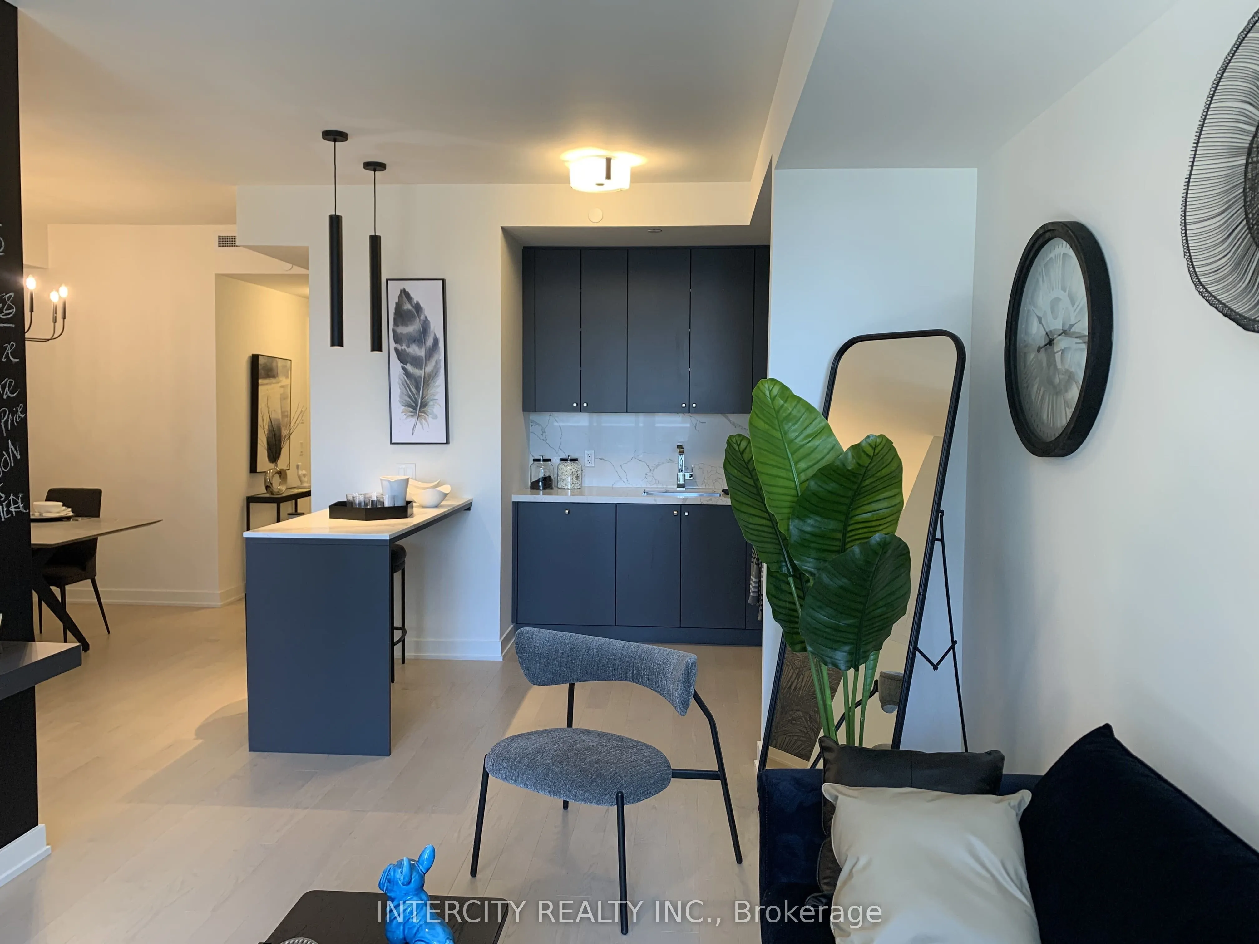 330 Richmond Street W, #2516