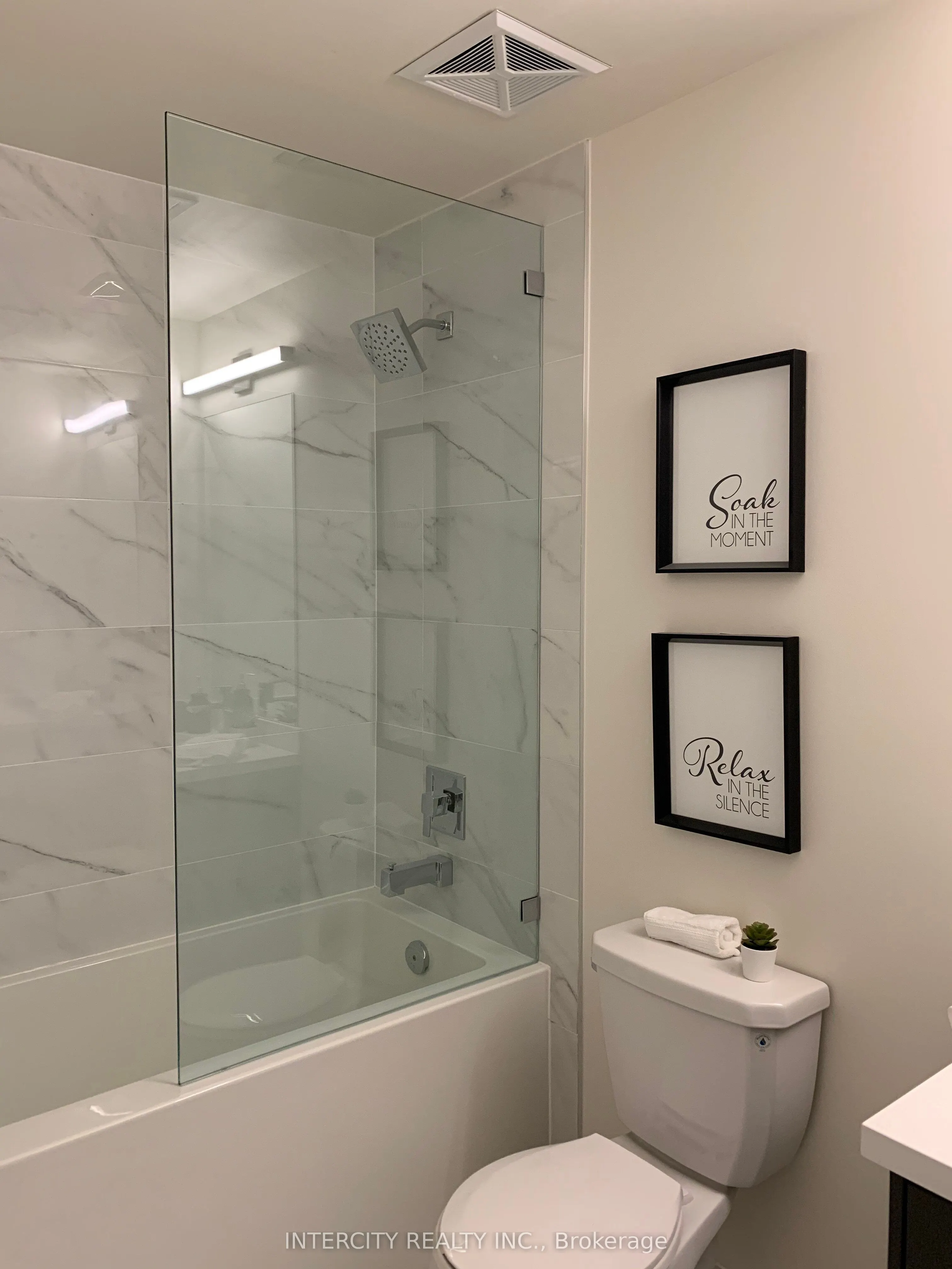 330 Richmond Street W, #2516