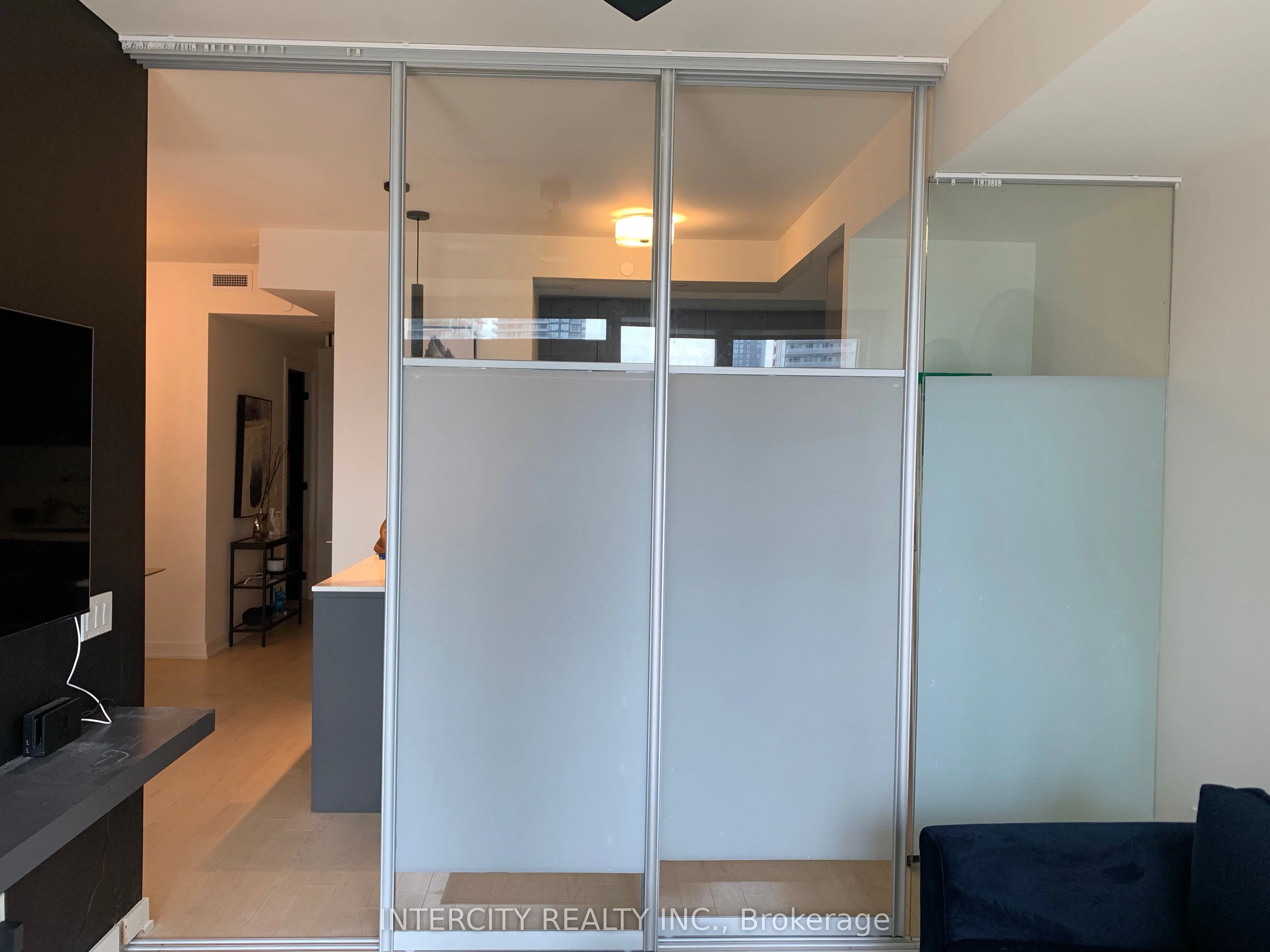 330 Richmond Street W, #2516