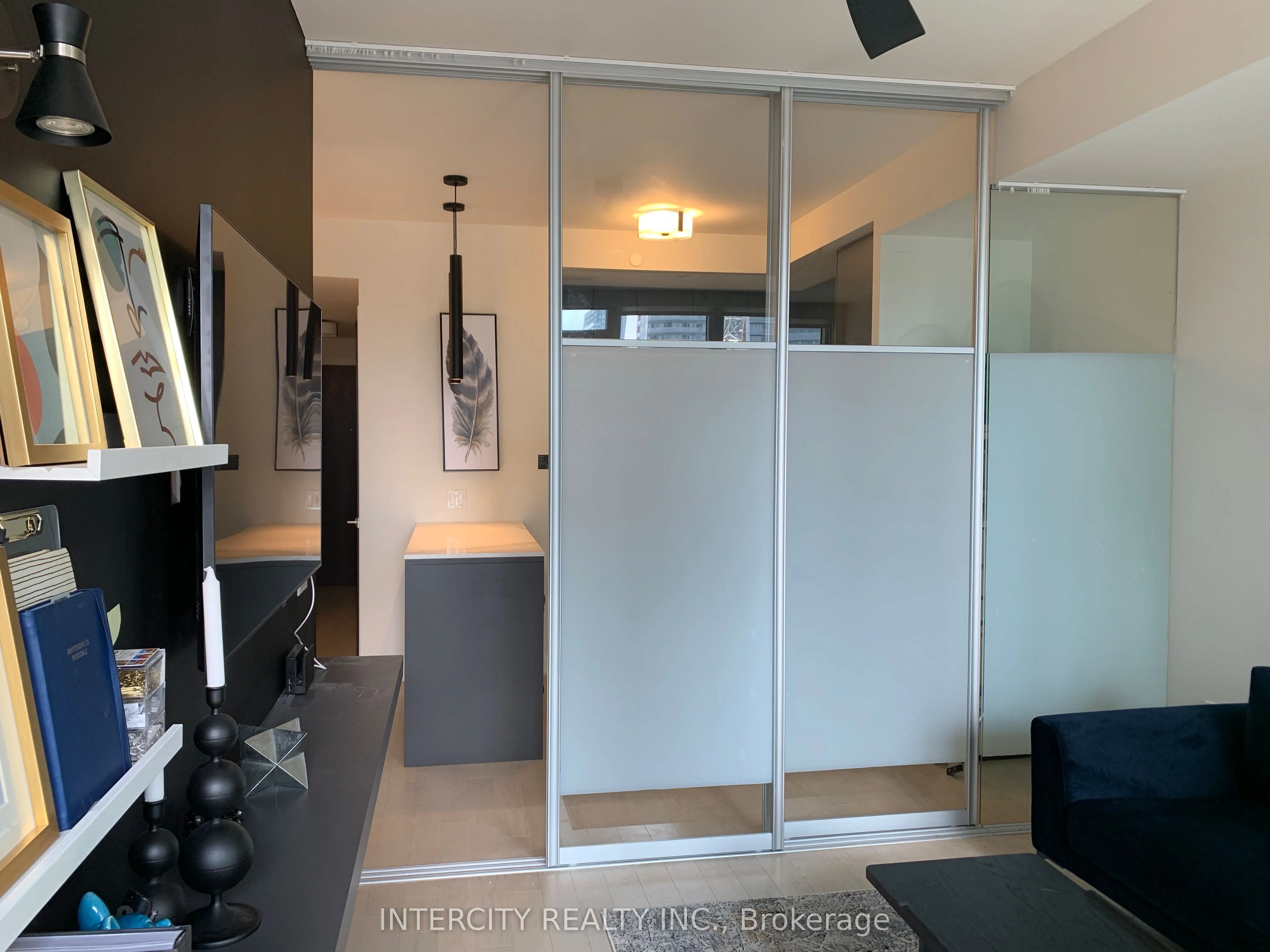 330 Richmond Street W, #2516