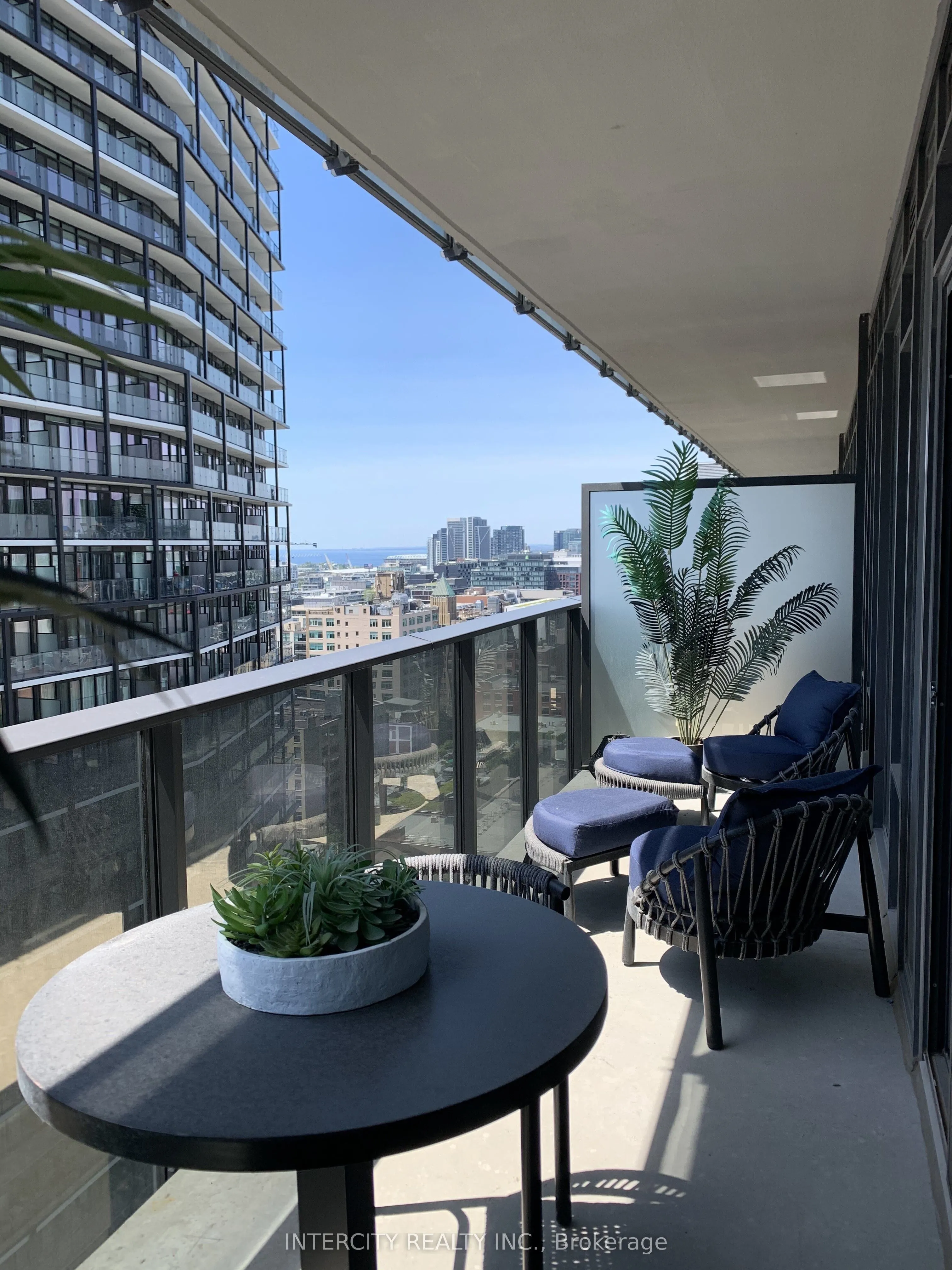 330 Richmond Street W, #2516