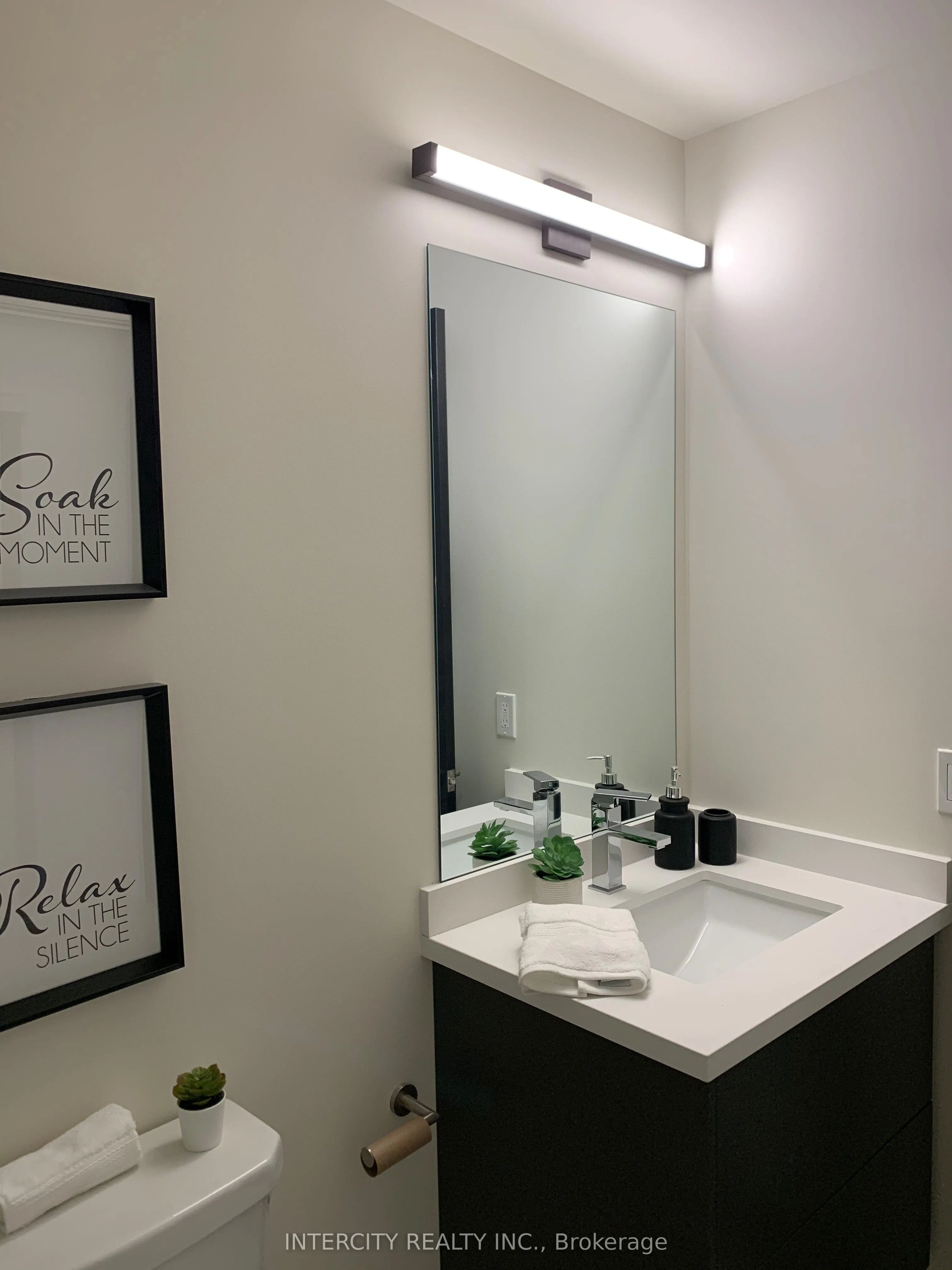 330 Richmond Street W, #2516