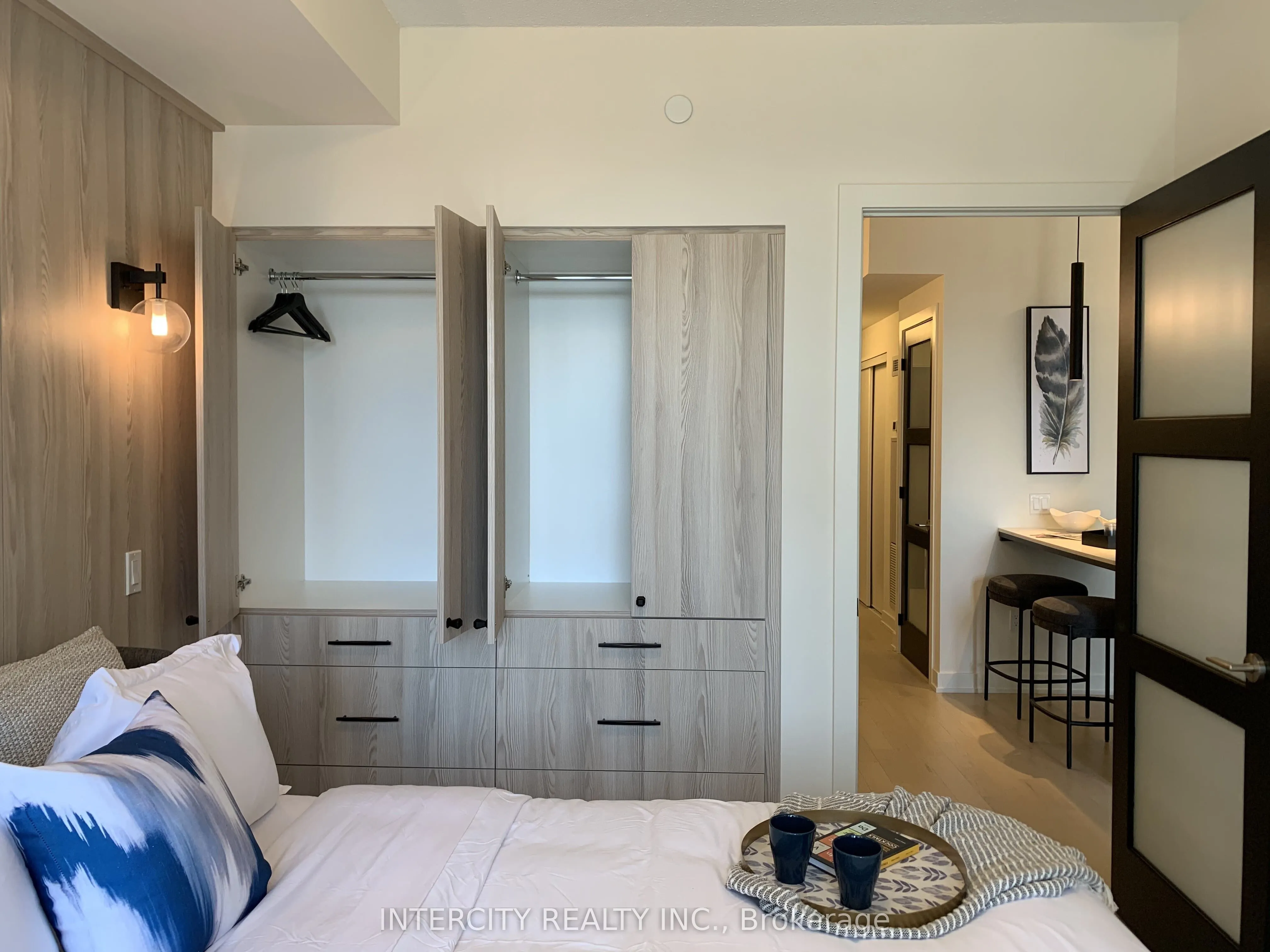 330 Richmond Street W, #2516