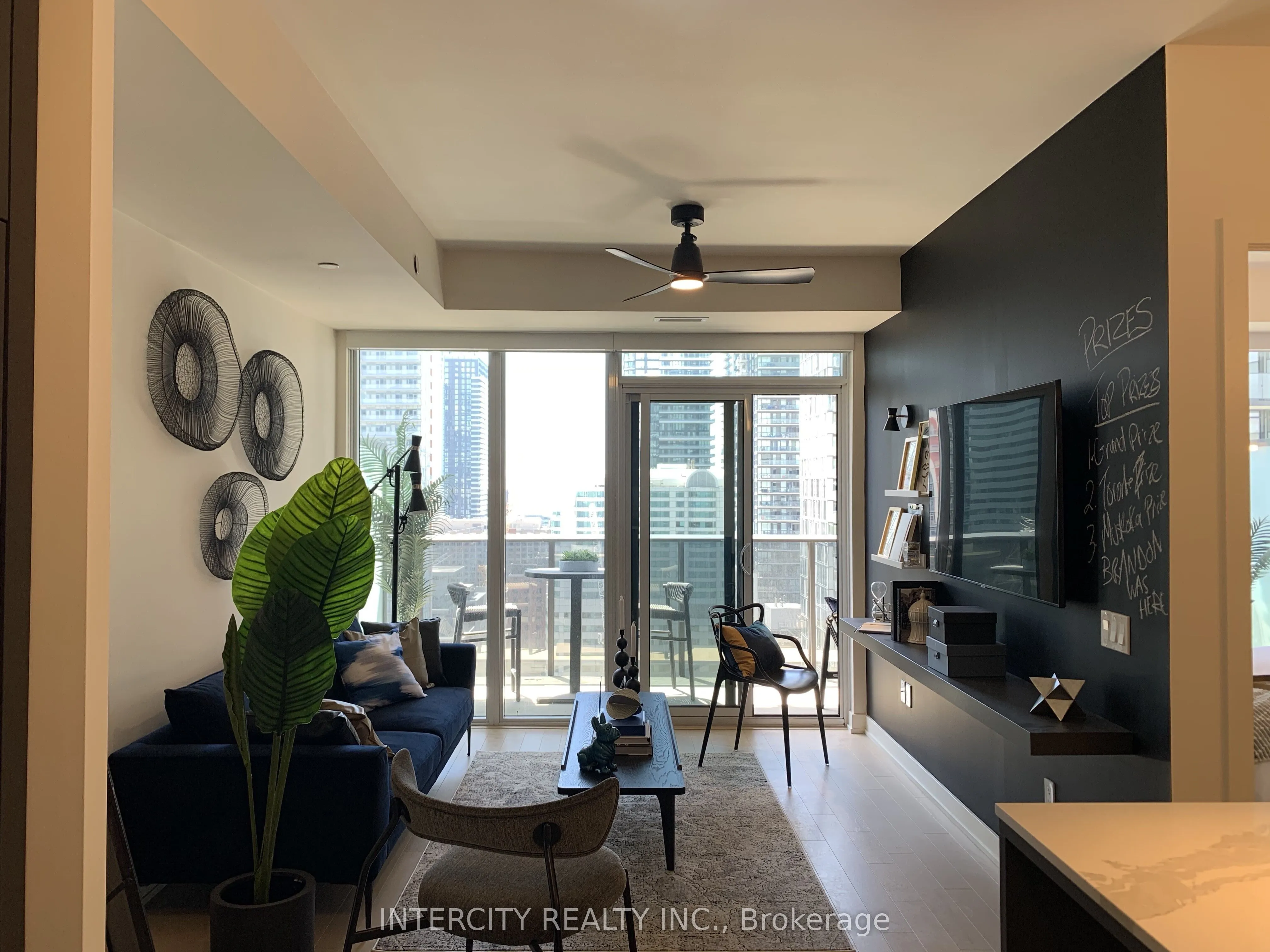 330 Richmond Street W, #2516