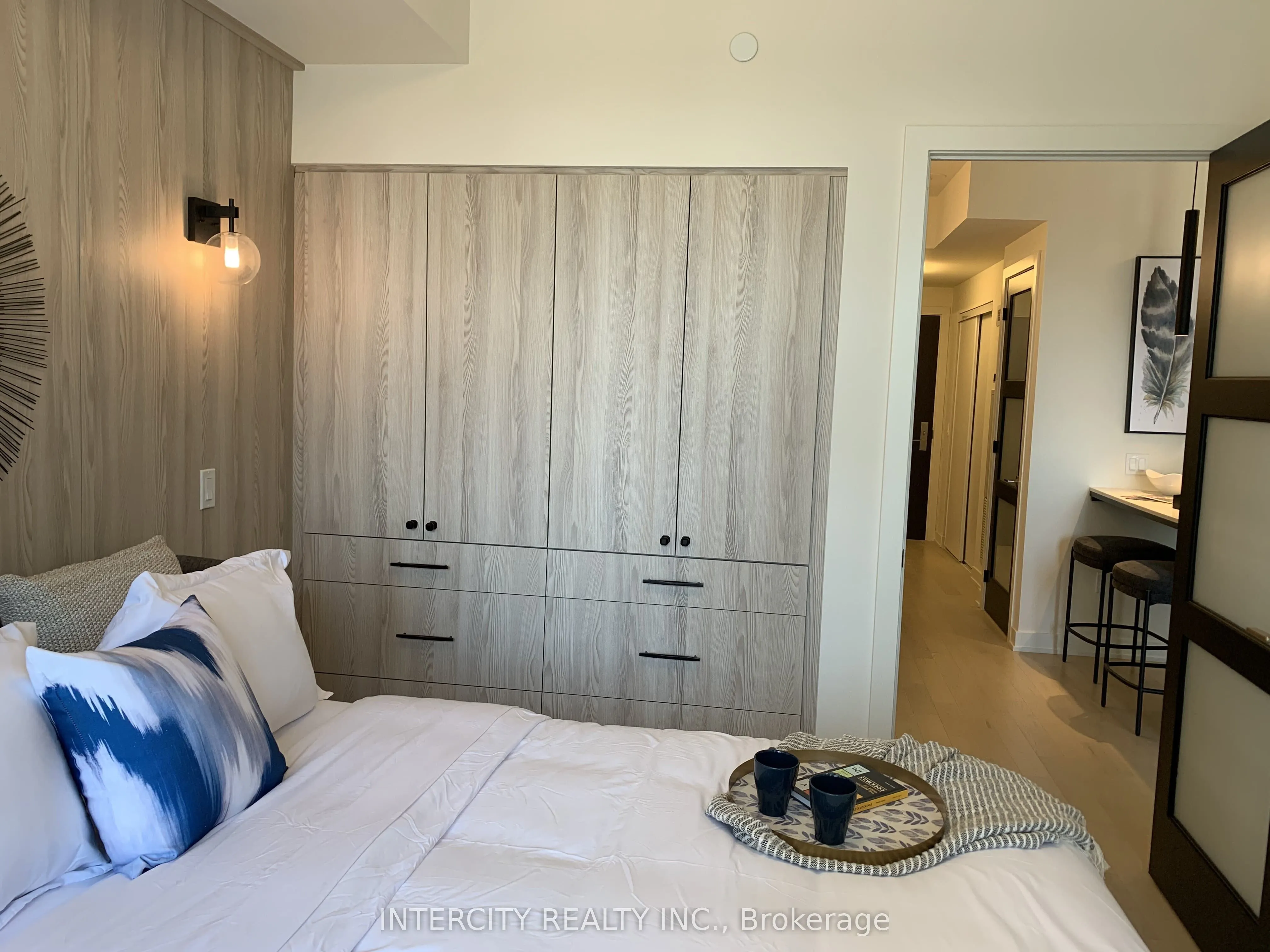 330 Richmond Street W, #2516