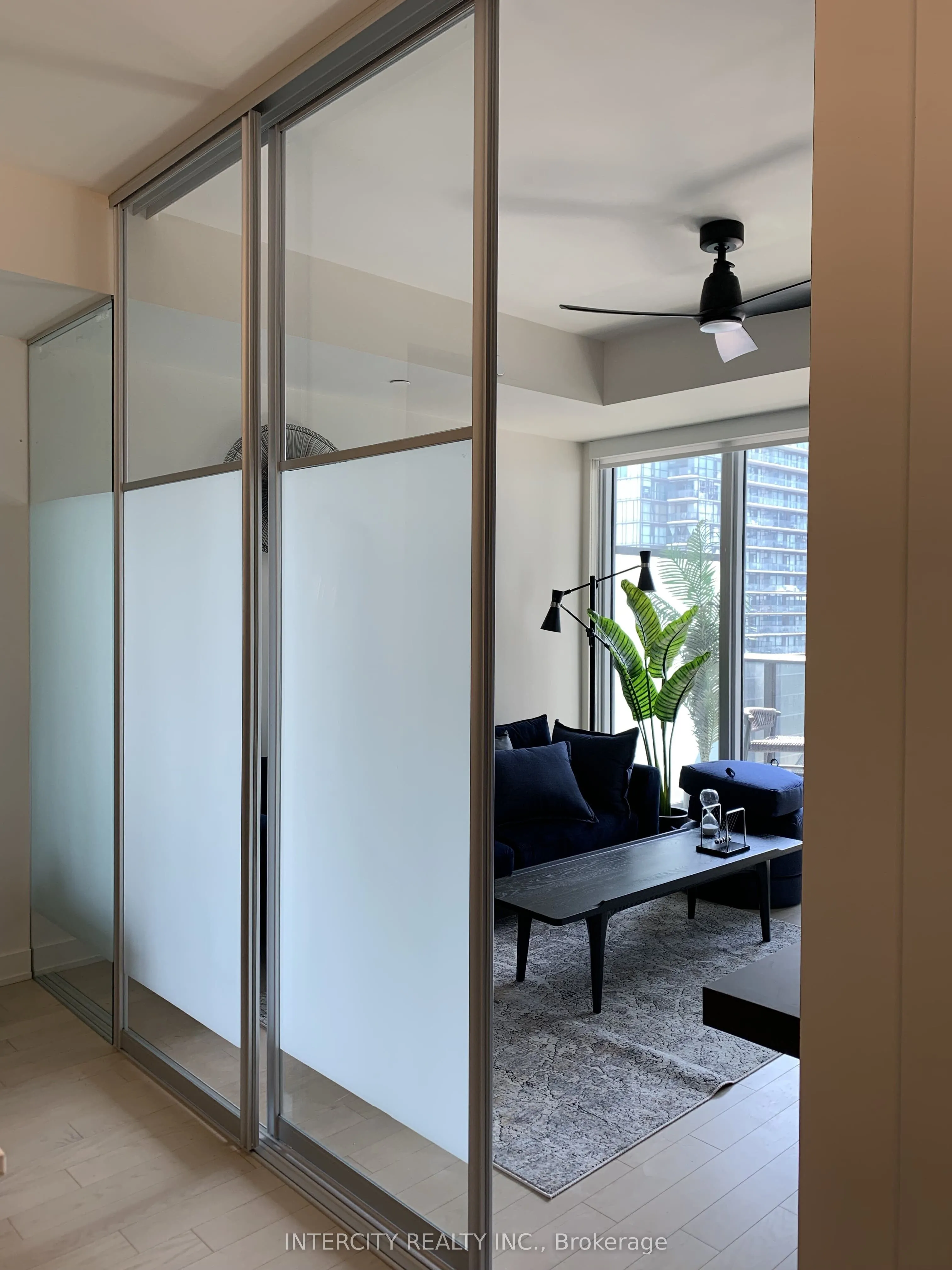 330 Richmond Street W, #2516