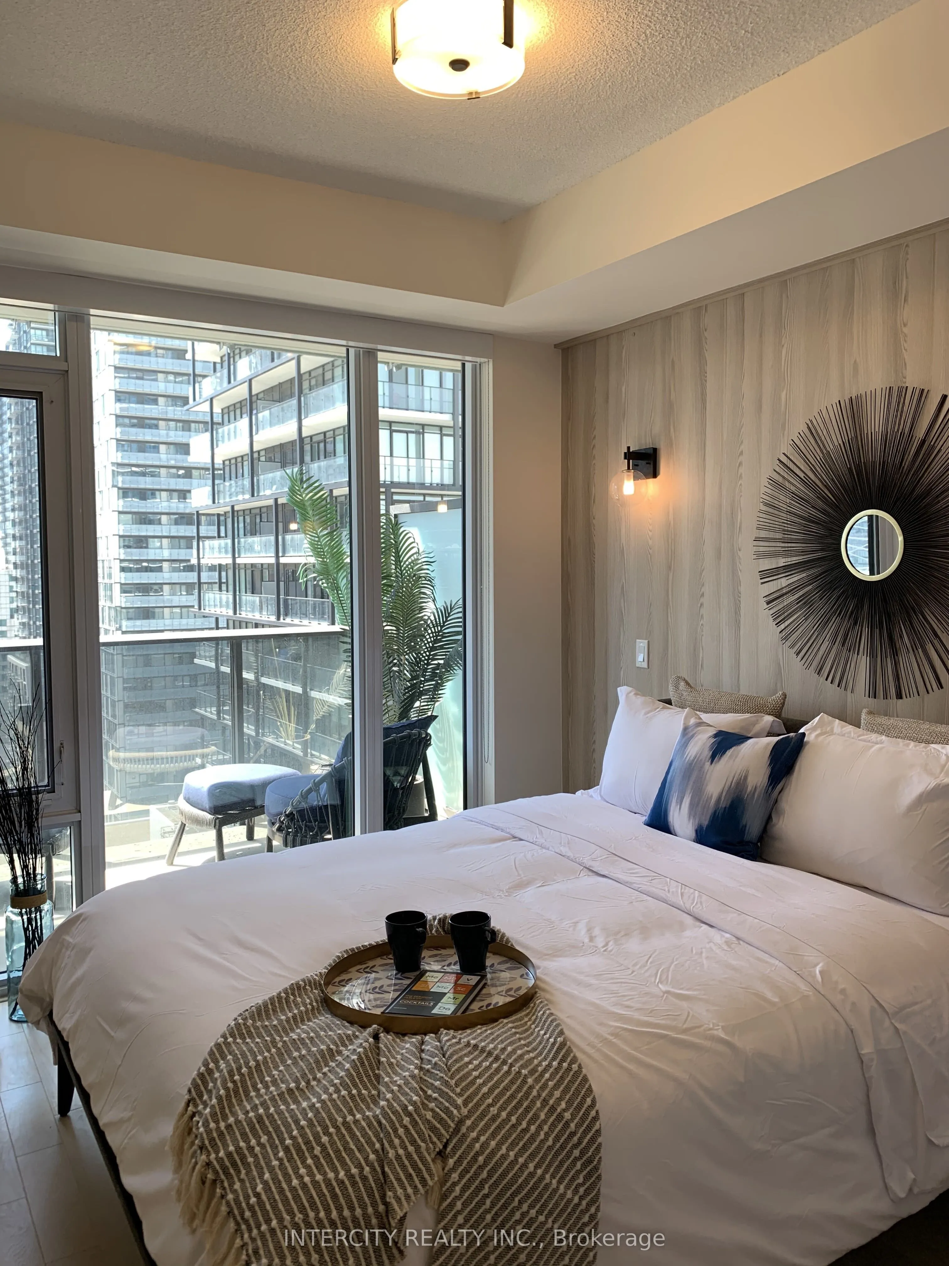 330 Richmond Street W, #2516