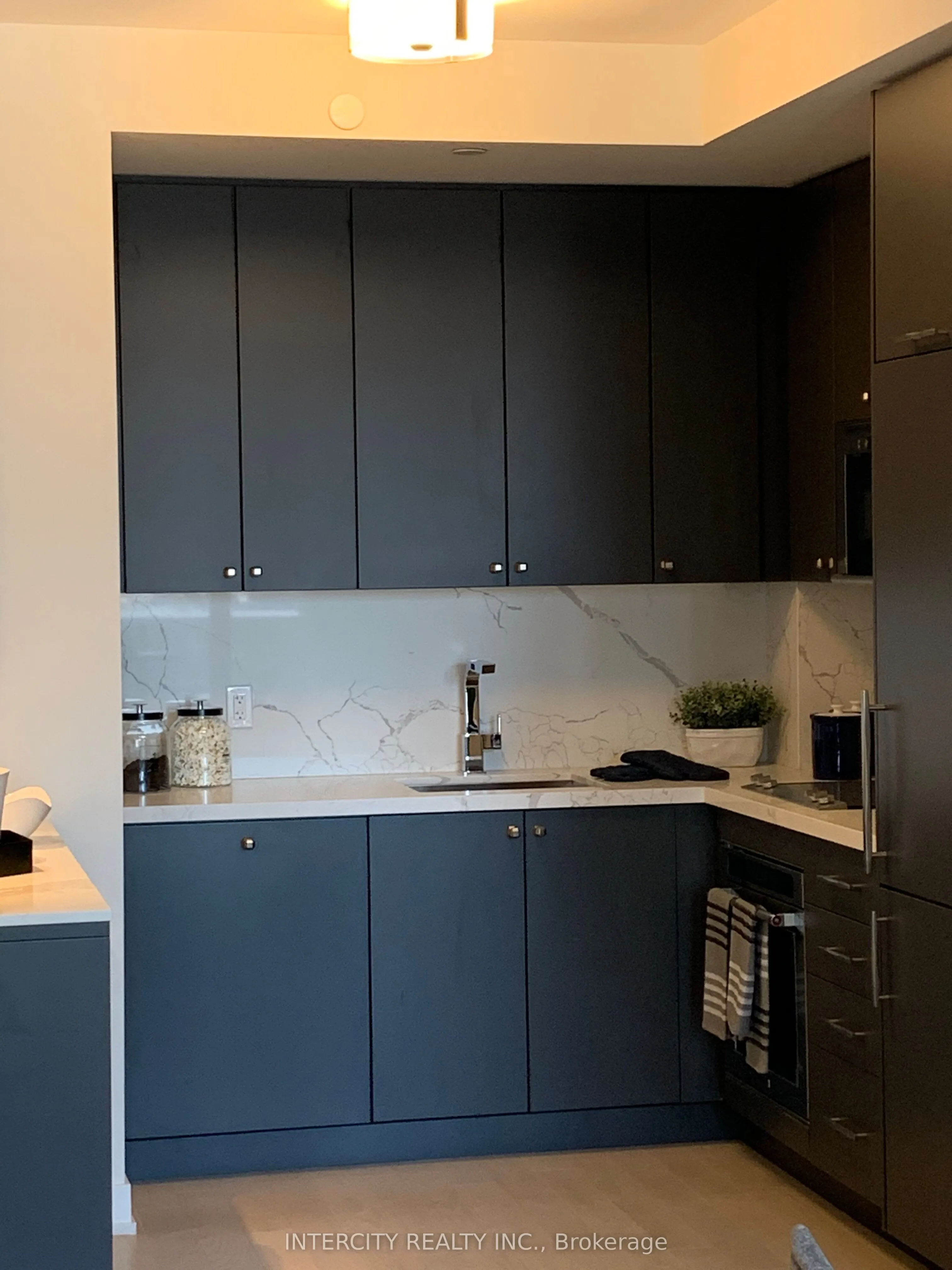 330 Richmond Street W, #2516