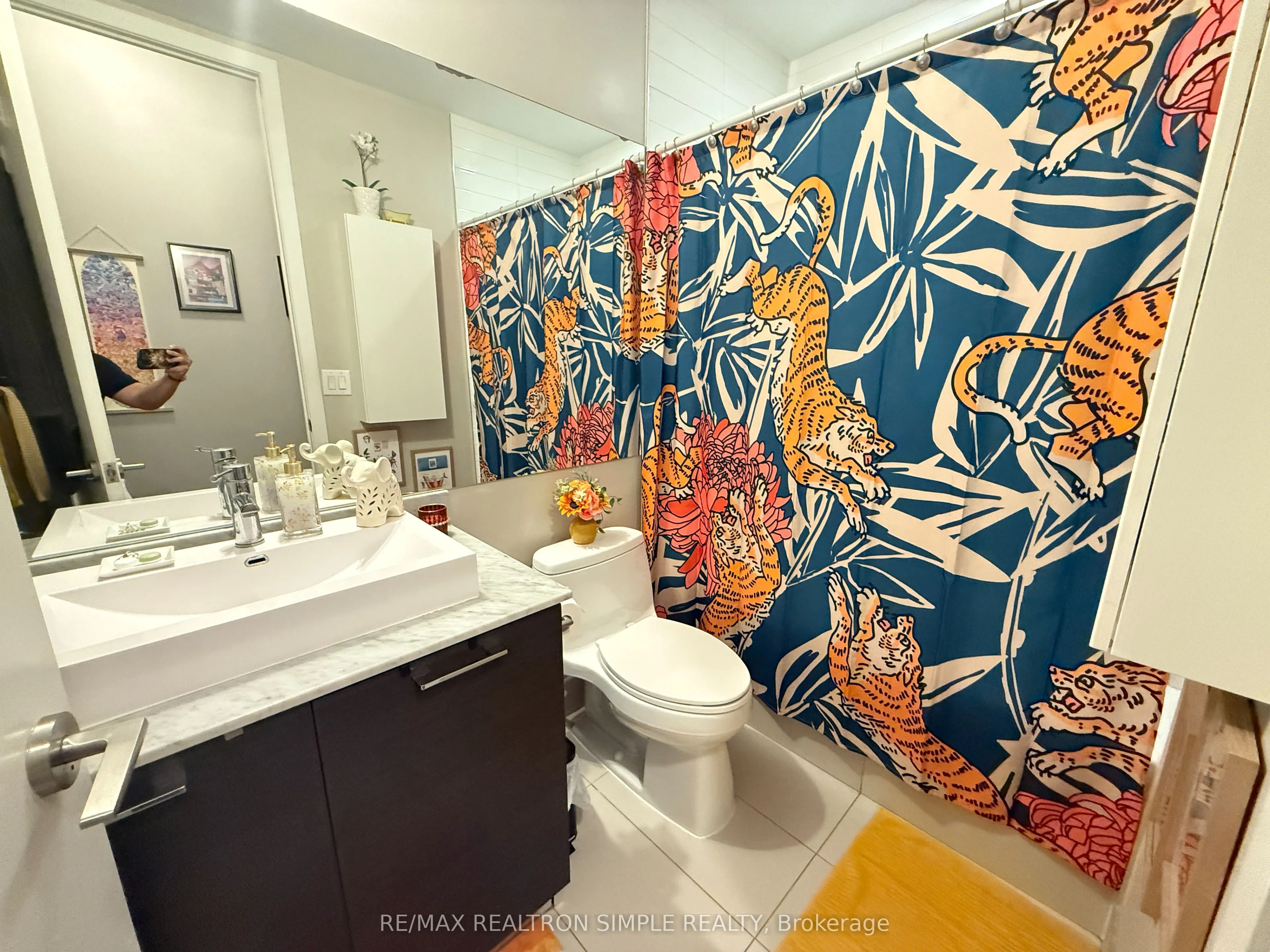 399 Adelaide Street W, #305