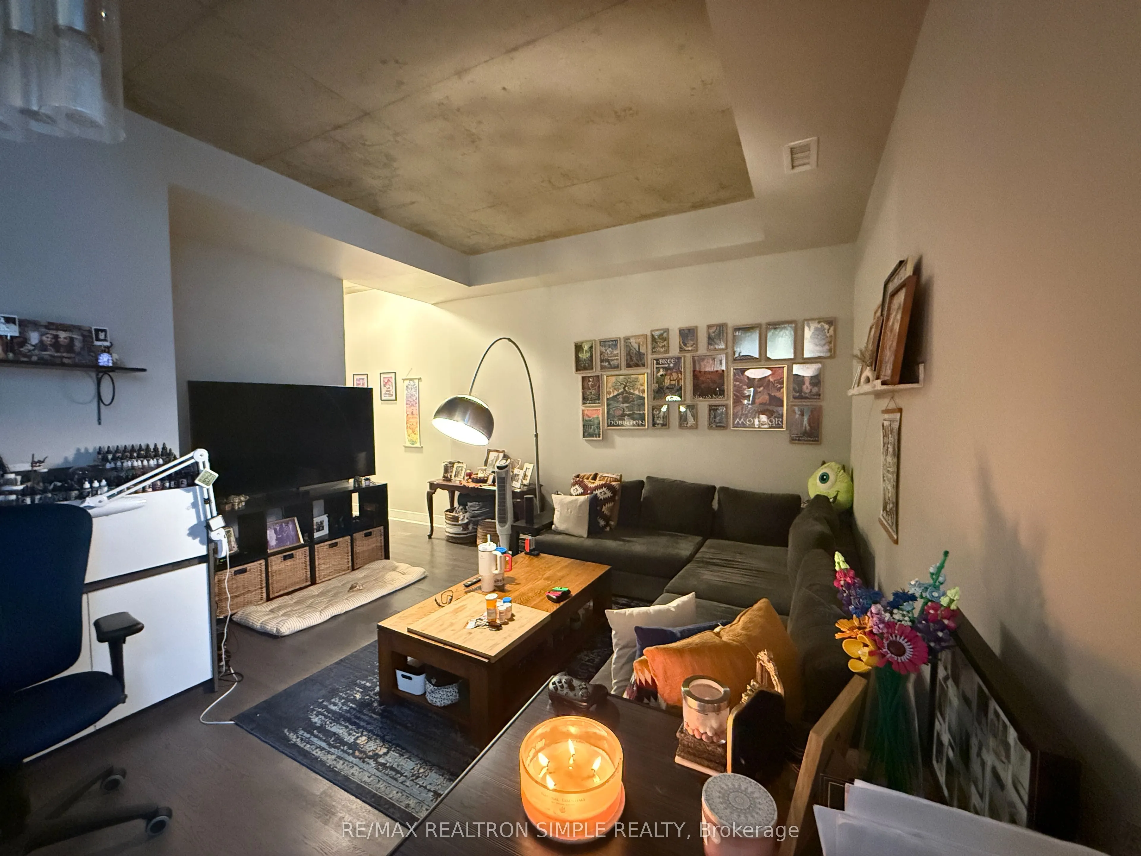 399 Adelaide Street W, #305