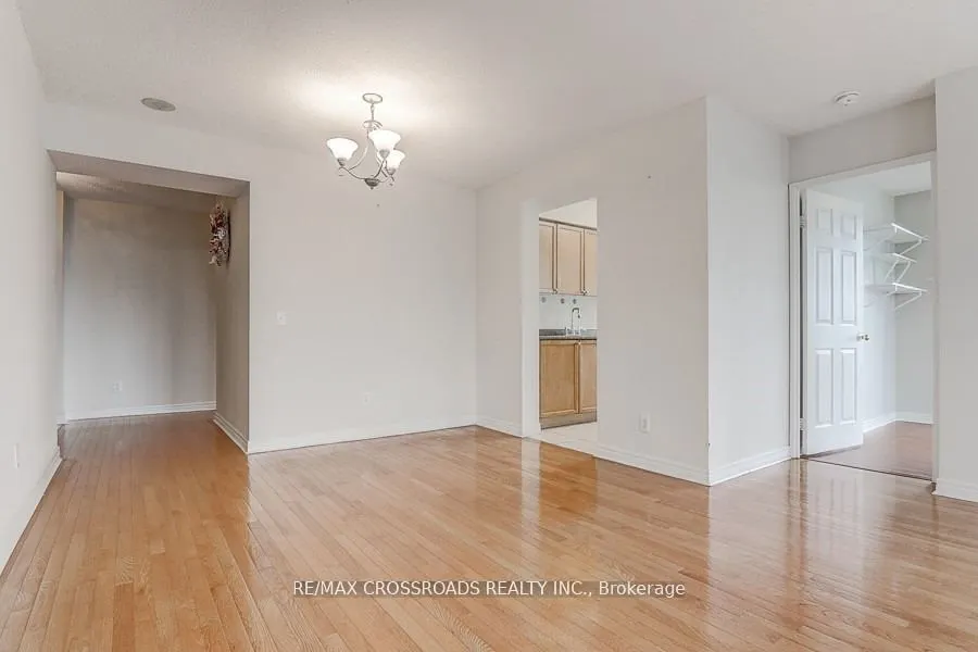 18 Parkview Avenue, #2106
