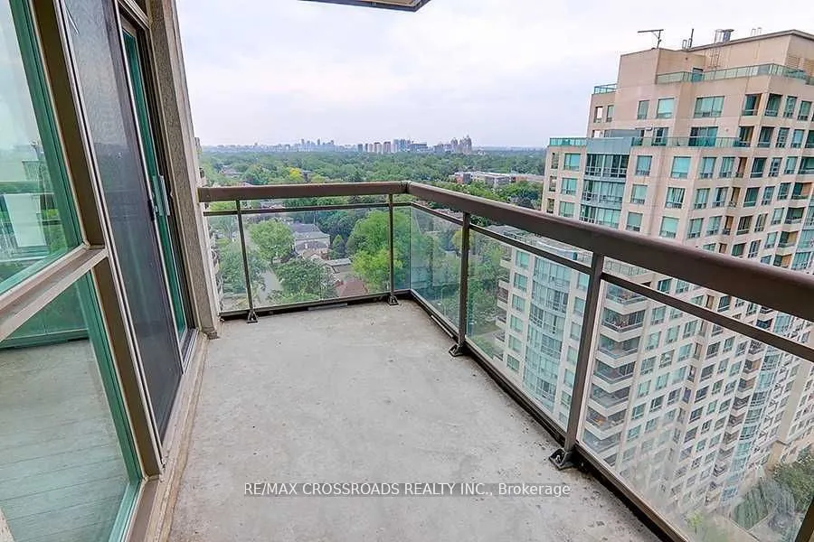 18 Parkview Avenue, #2106