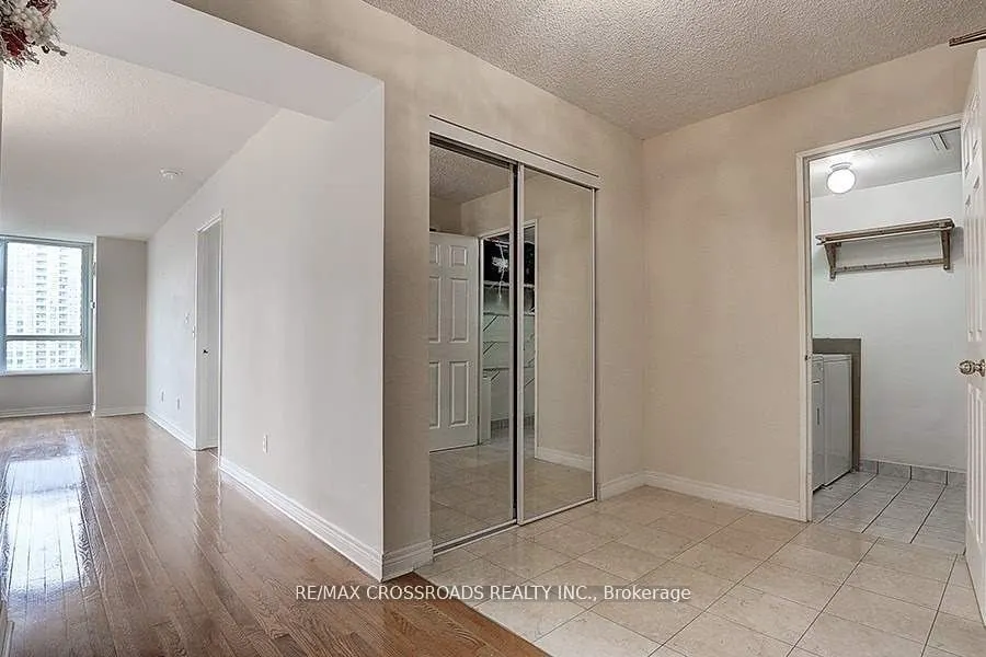 18 Parkview Avenue, #2106