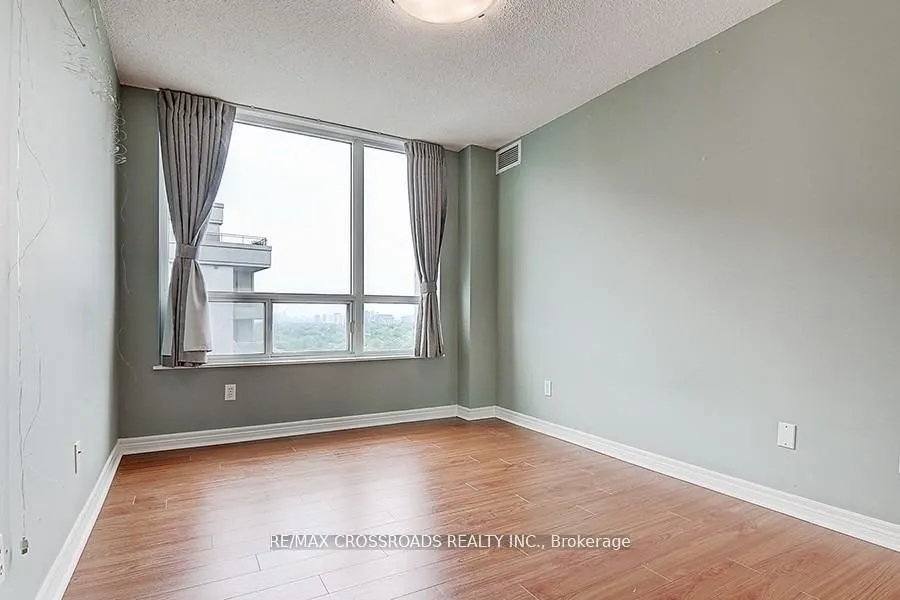 18 Parkview Avenue, #2106