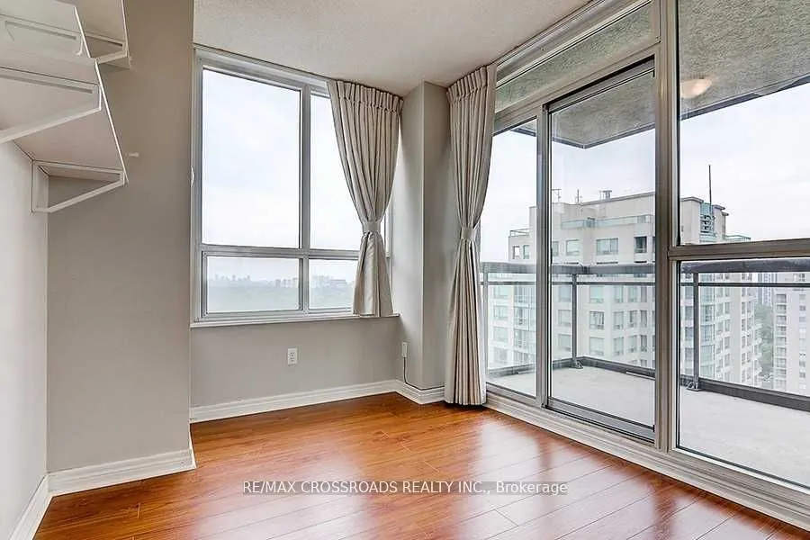 18 Parkview Avenue, #2106