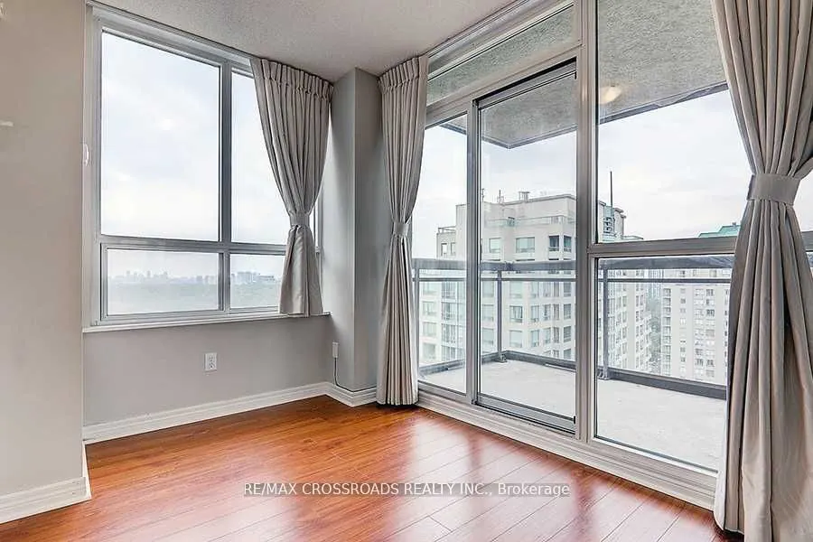 18 Parkview Avenue, #2106