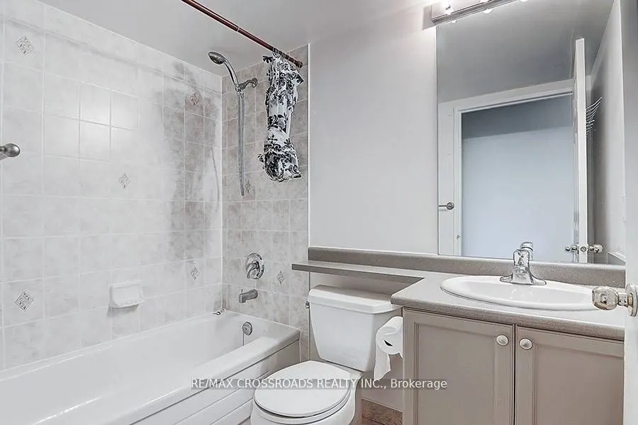 18 Parkview Avenue, #2106