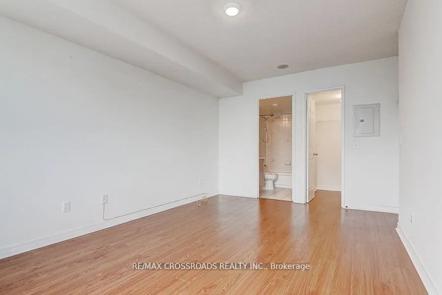 18 Parkview Avenue, #2106
