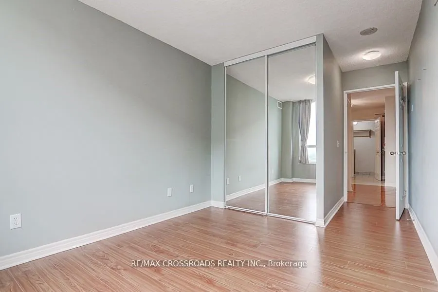18 Parkview Avenue, #2106