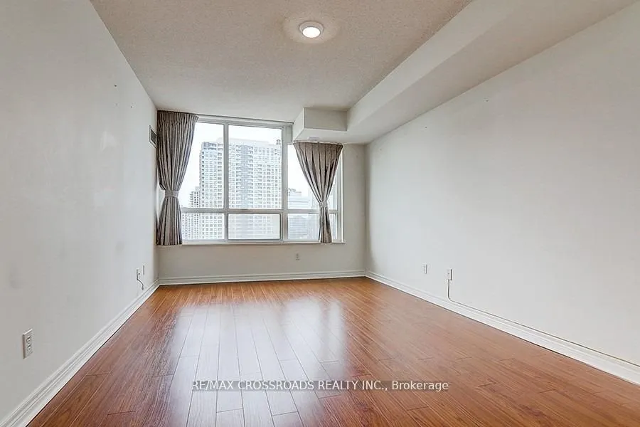 18 Parkview Avenue, #2106