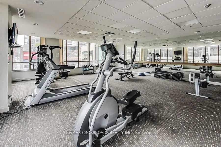 18 Parkview Avenue, #2106