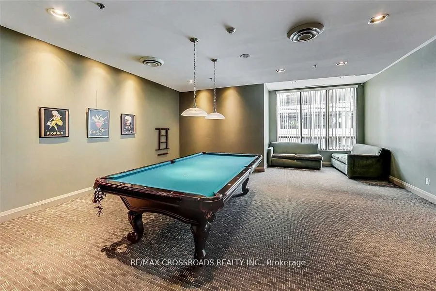 18 Parkview Avenue, #2106