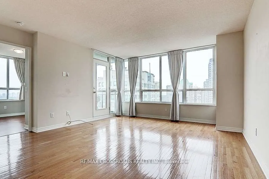 18 Parkview Avenue, #2106
