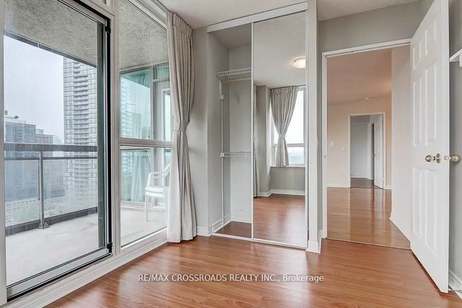 18 Parkview Avenue, #2106