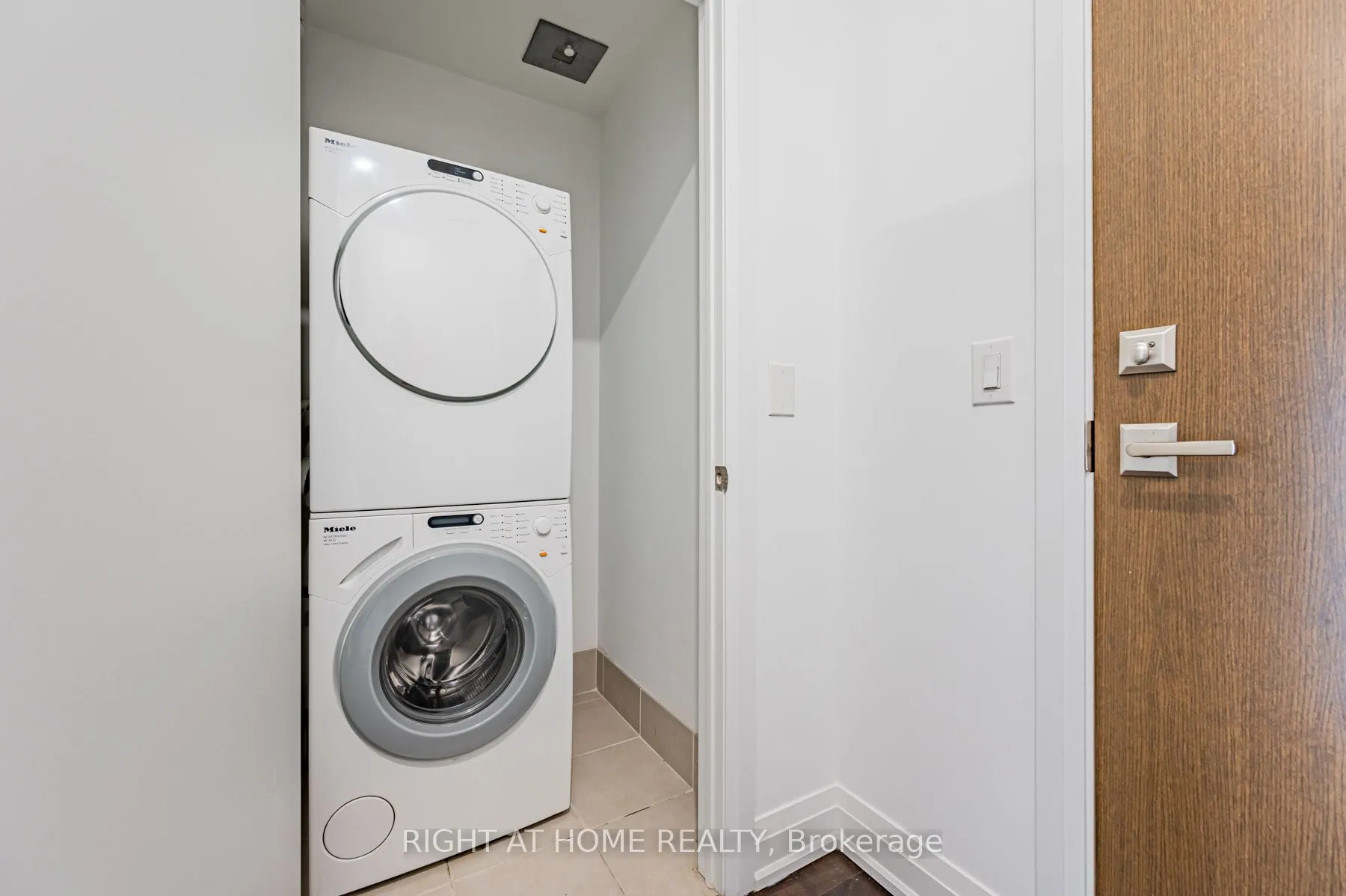 80 John Street, #3909