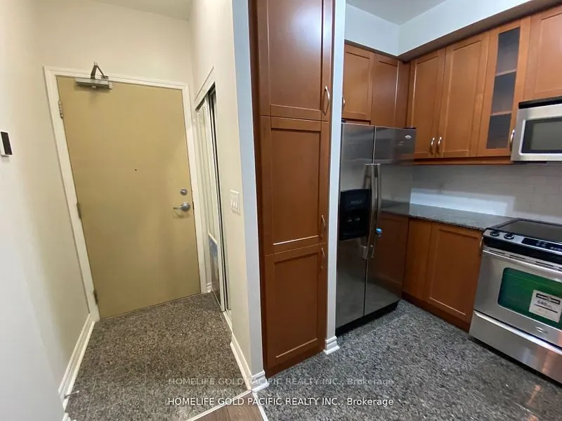 18 Holmes Avenue, #707