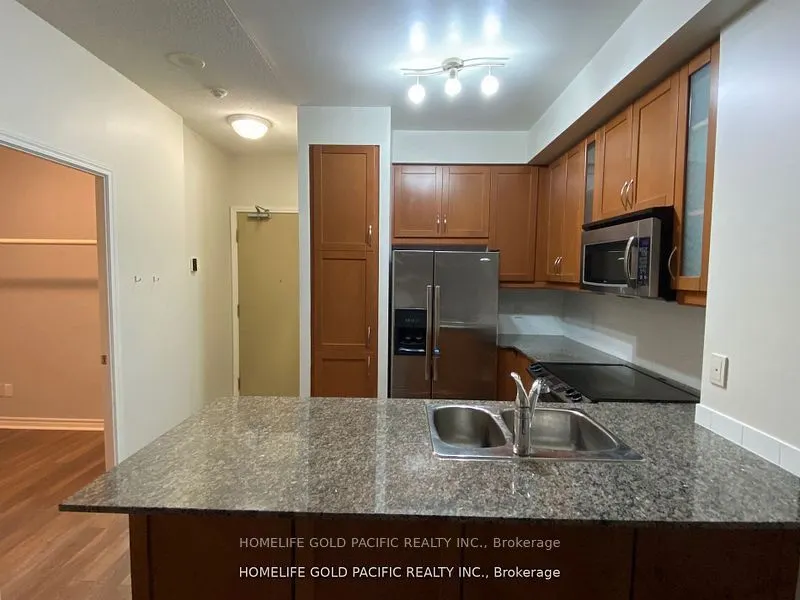 18 Holmes Avenue, #707