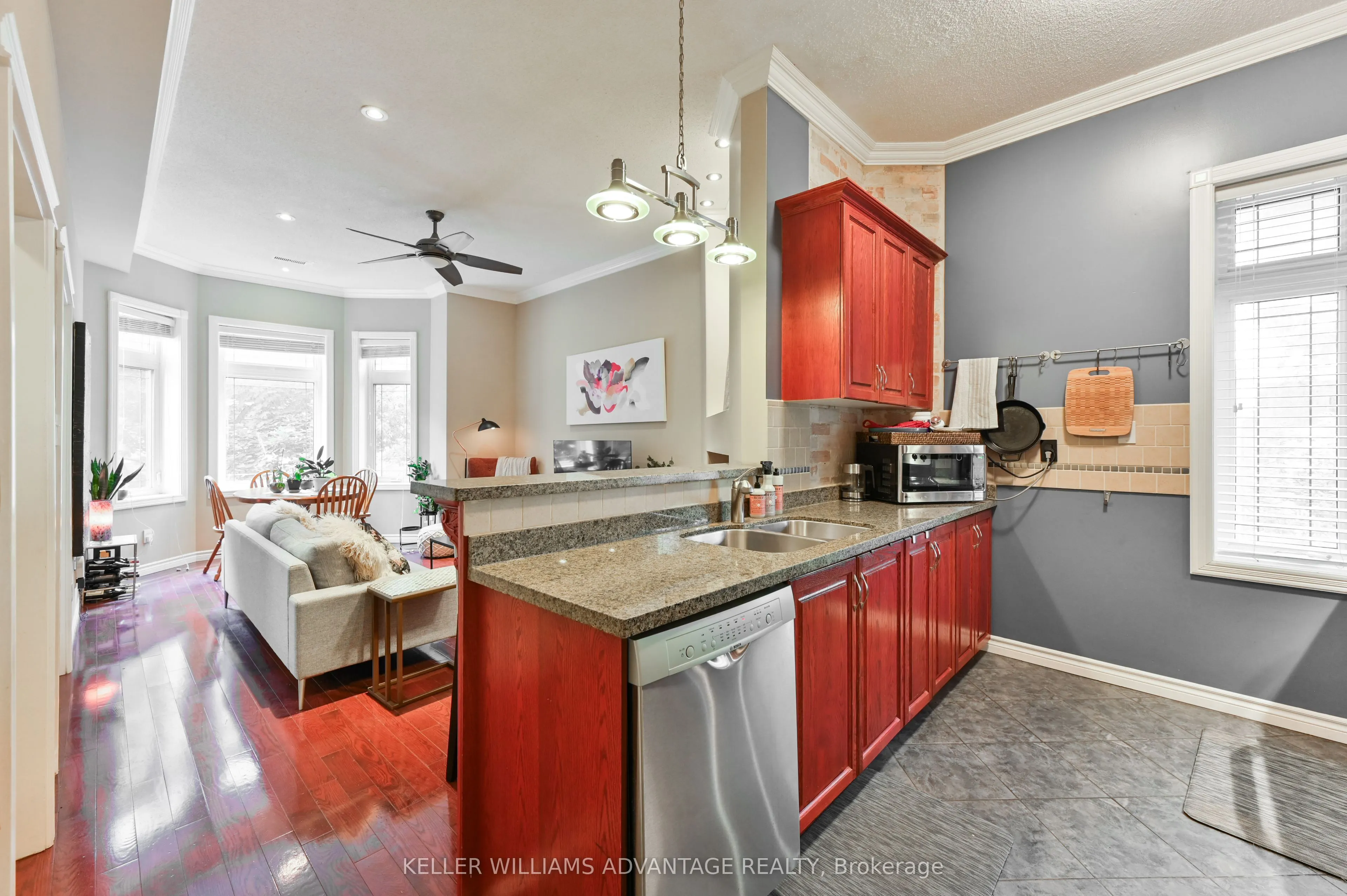 43 Huntley Street, #2