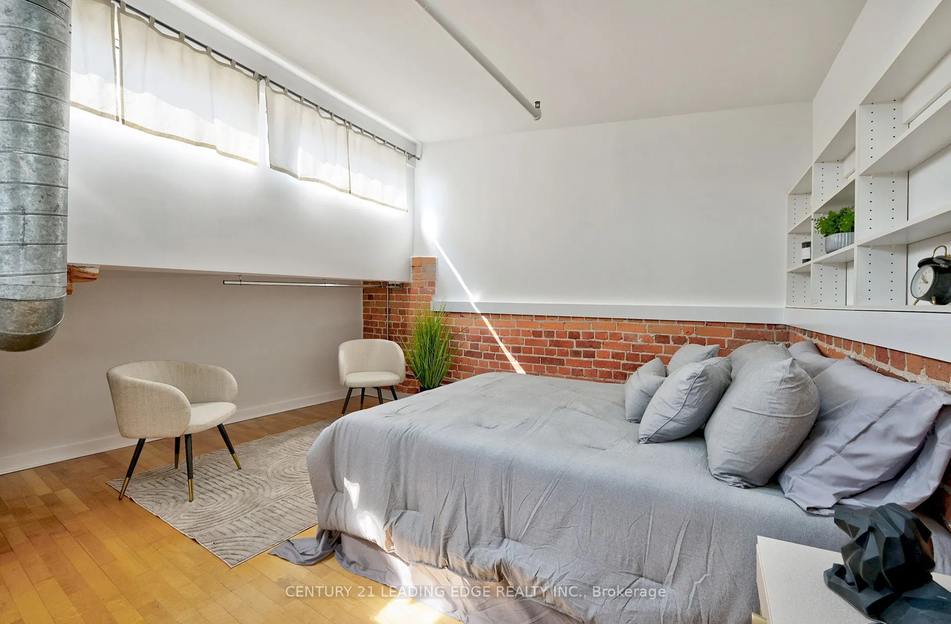 81a Front Street, #418