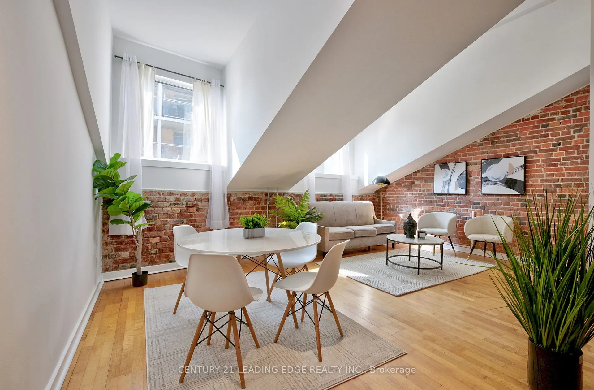 81a Front Street, #418