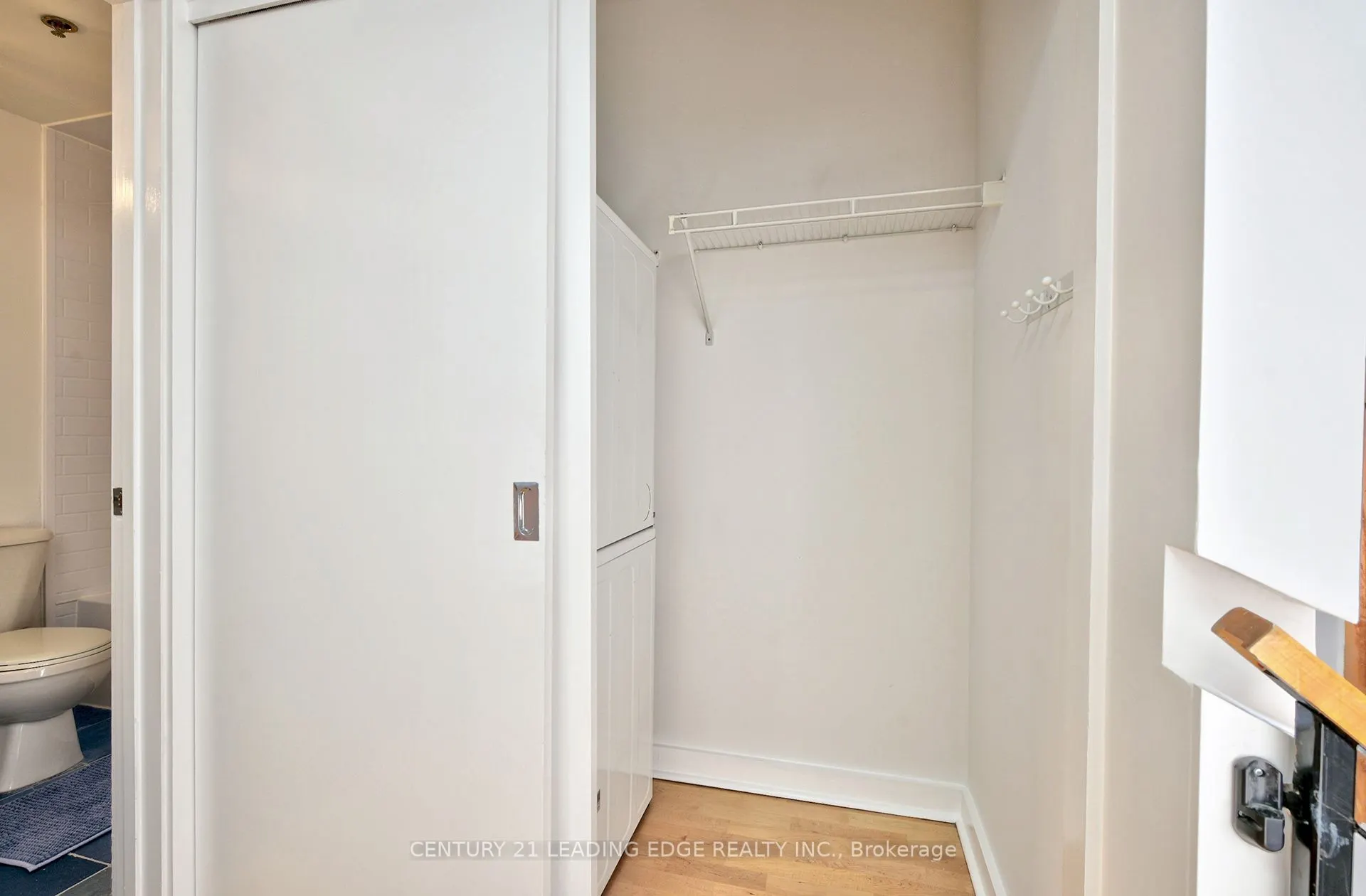 81a Front Street, #418