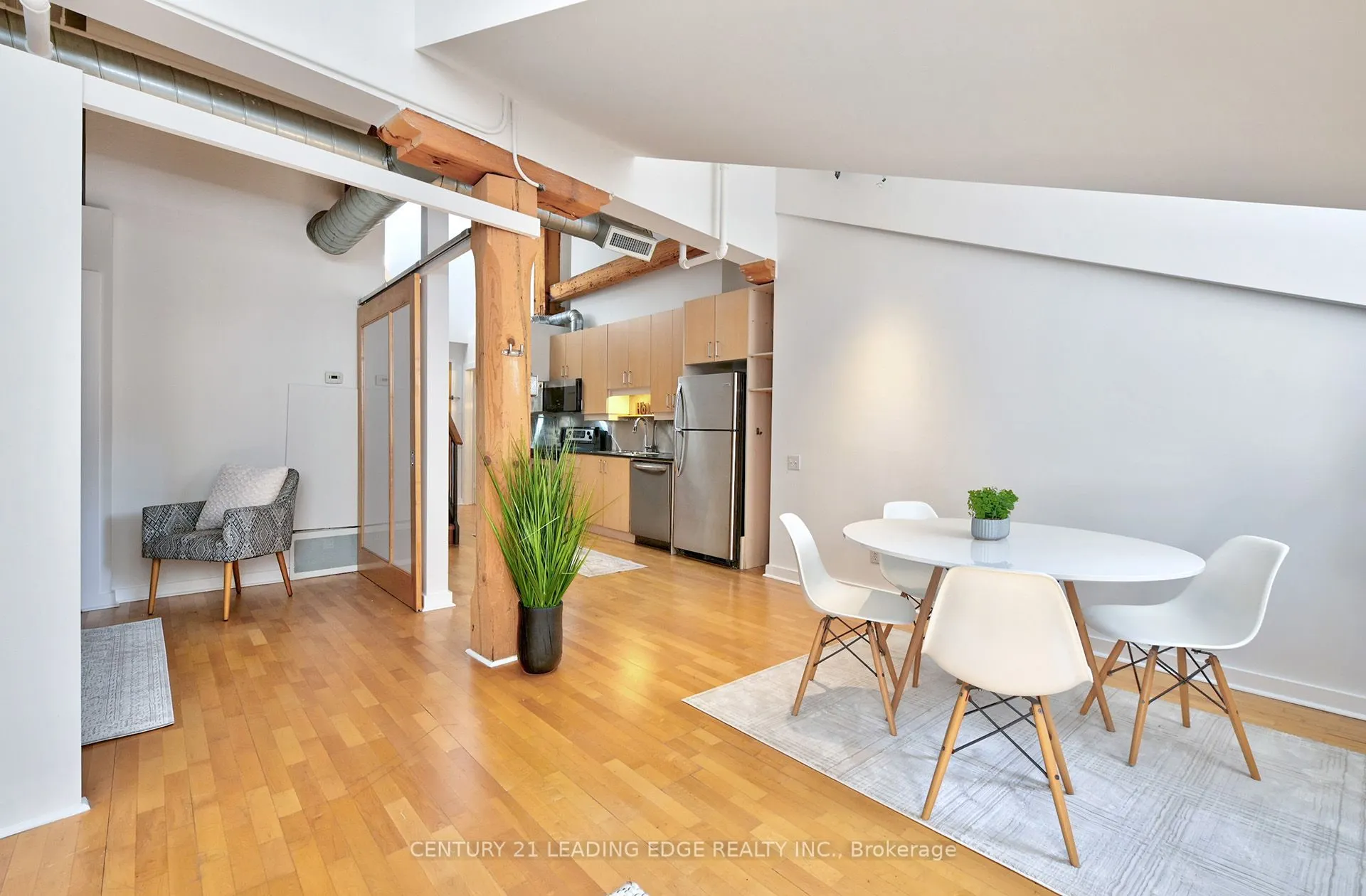 81a Front Street, #418