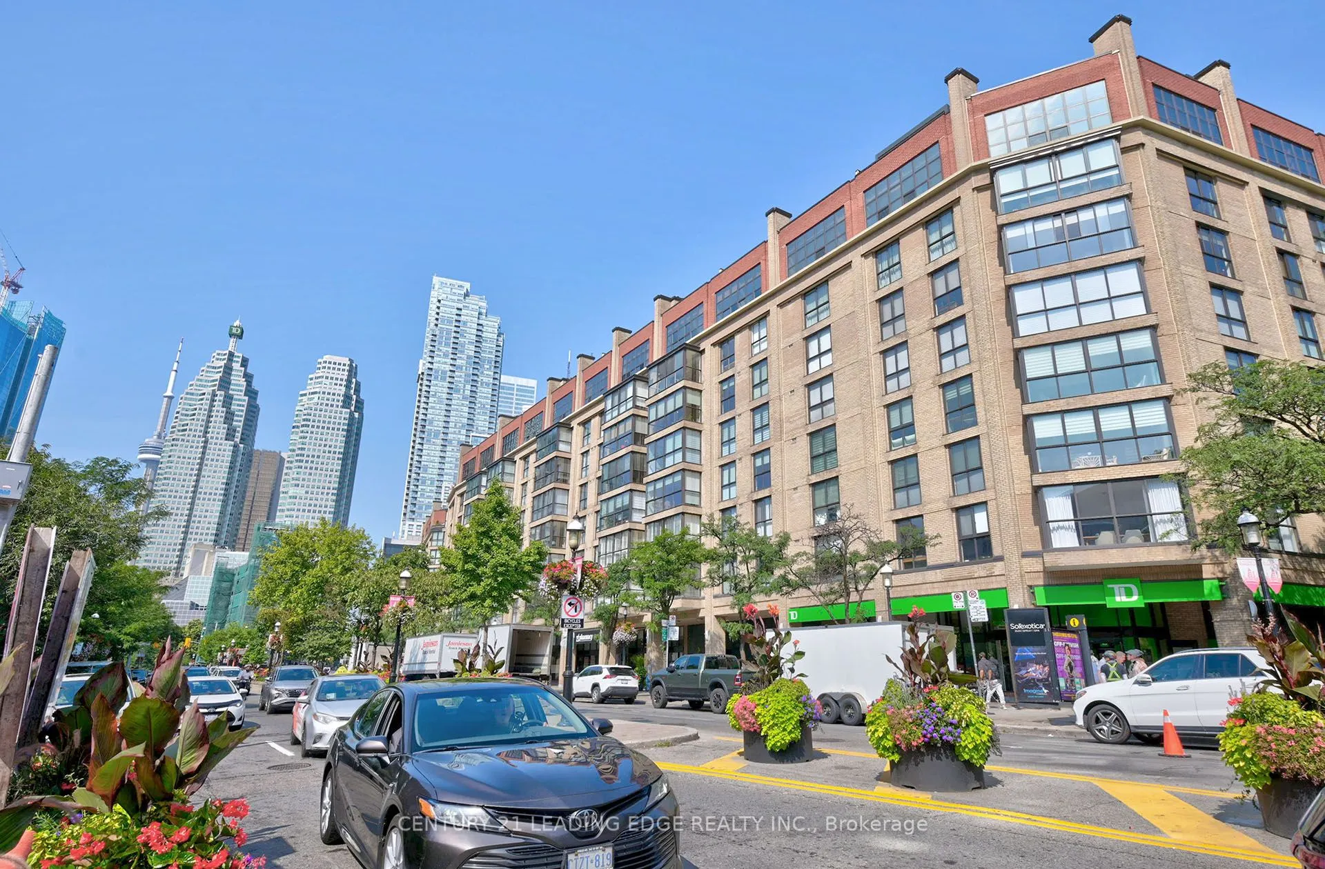 81a Front Street, #418